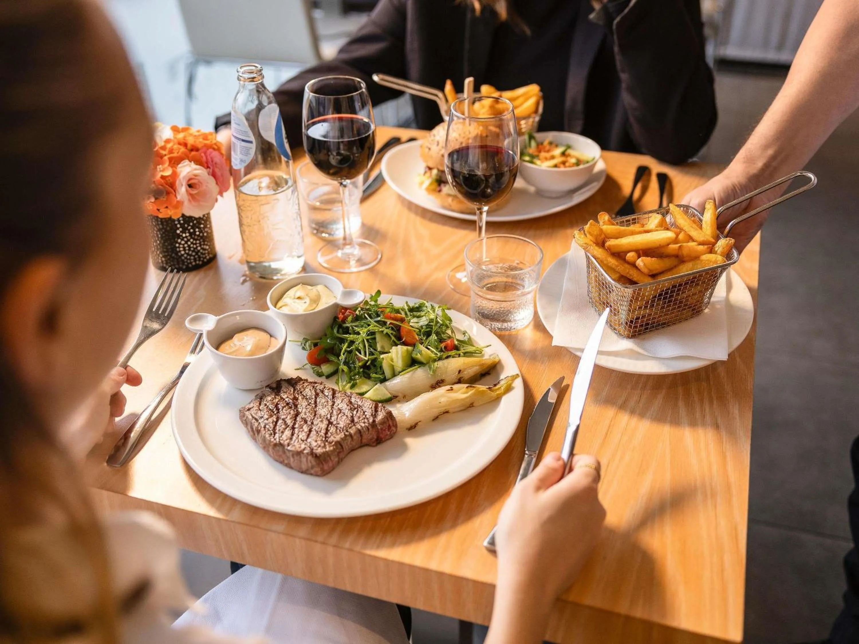 Restaurant/places to eat in Novotel Brussels Airport