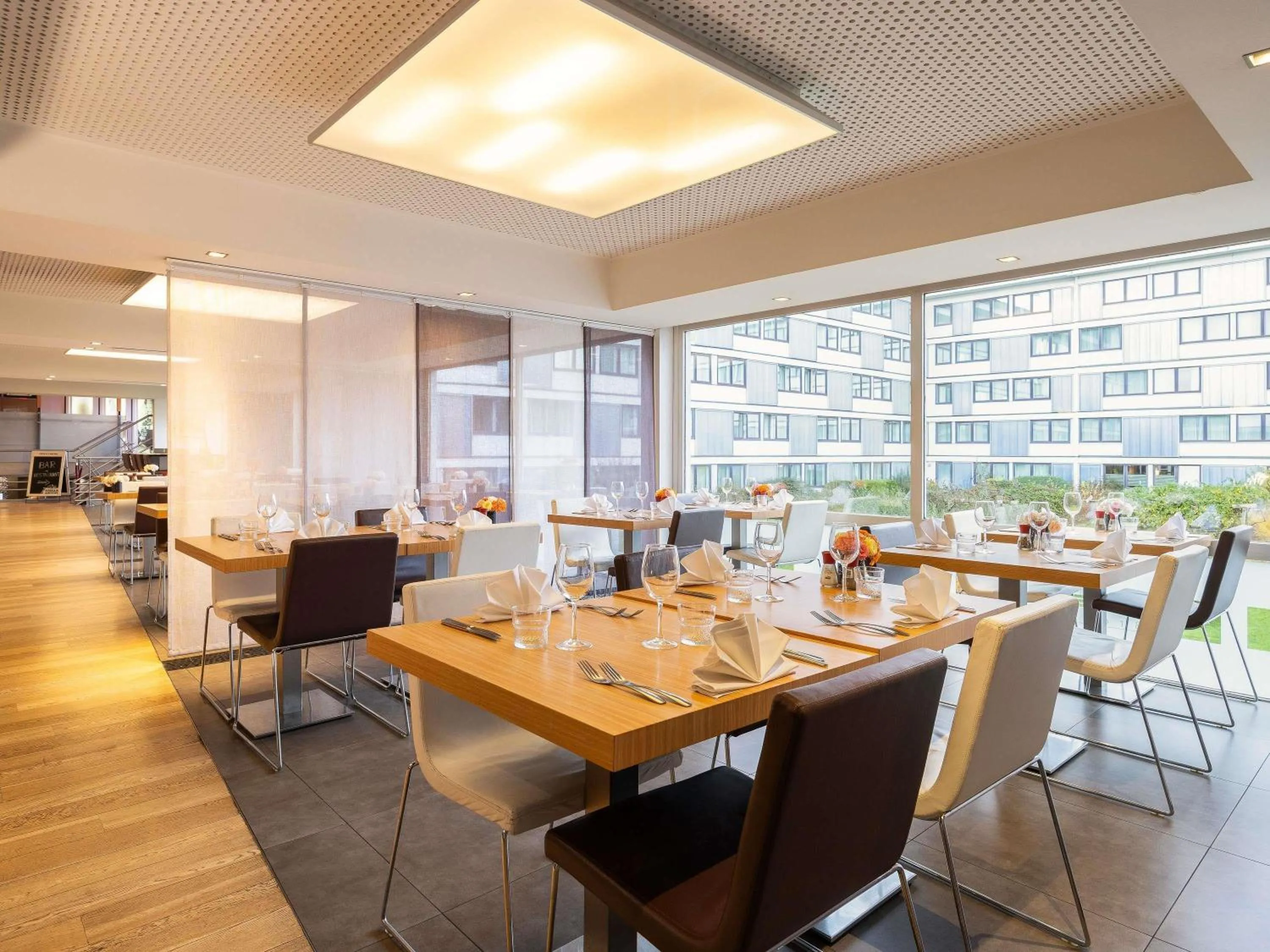 Lounge or bar in Novotel Brussels Airport