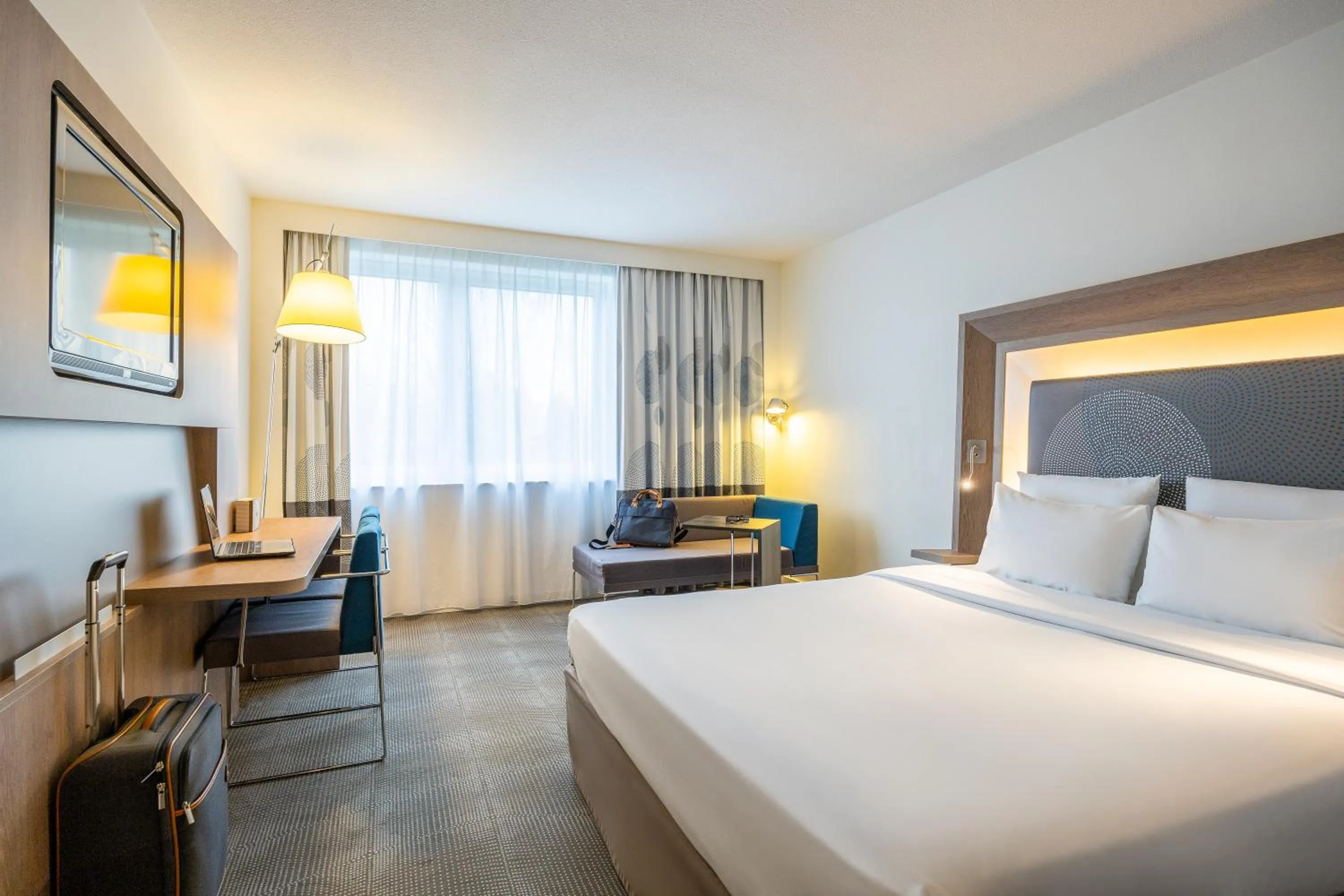 Bedroom, Bed in Novotel Brussels Airport