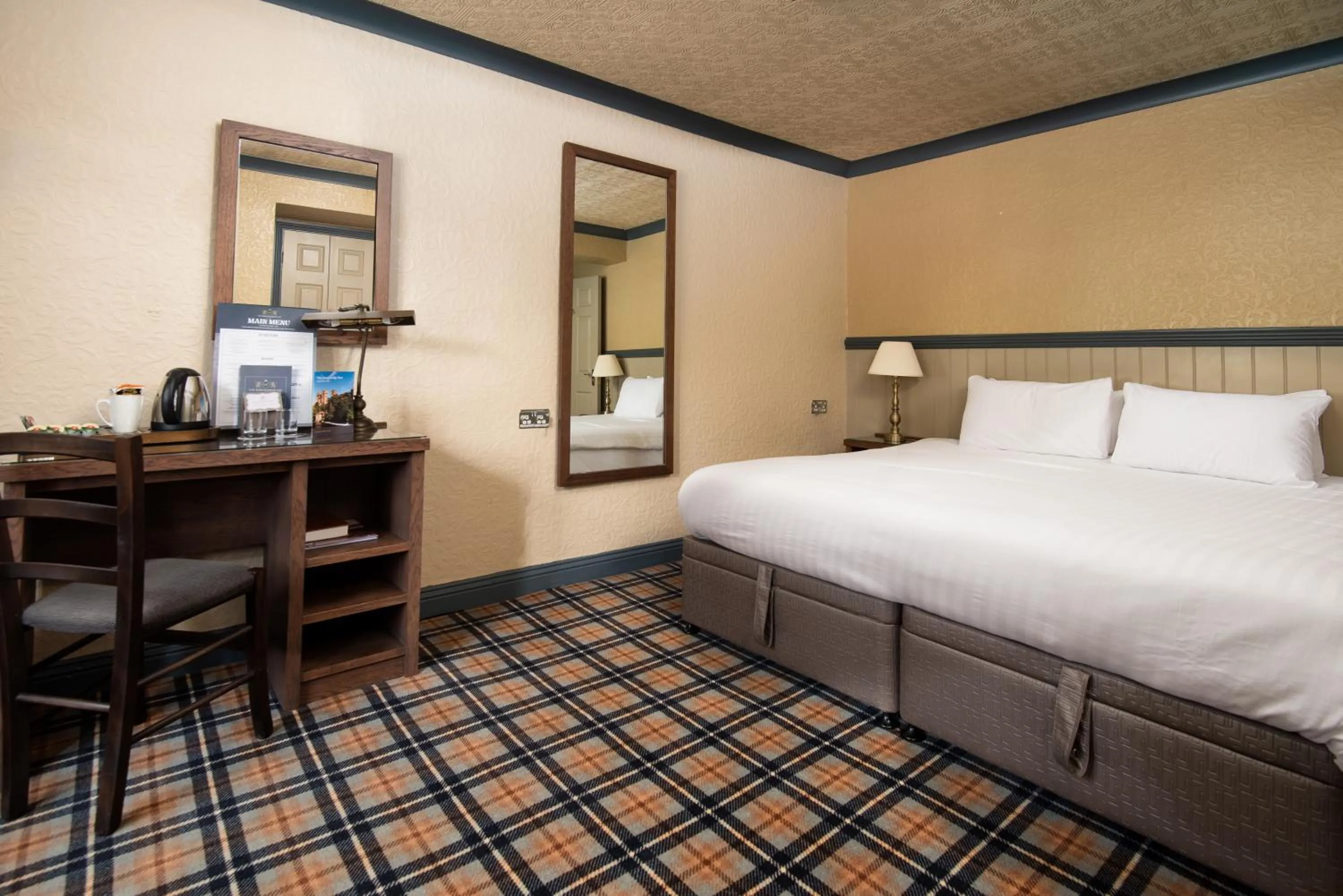 Bedroom, Bed in The Kingslodge Inn - The Inn Collection Group