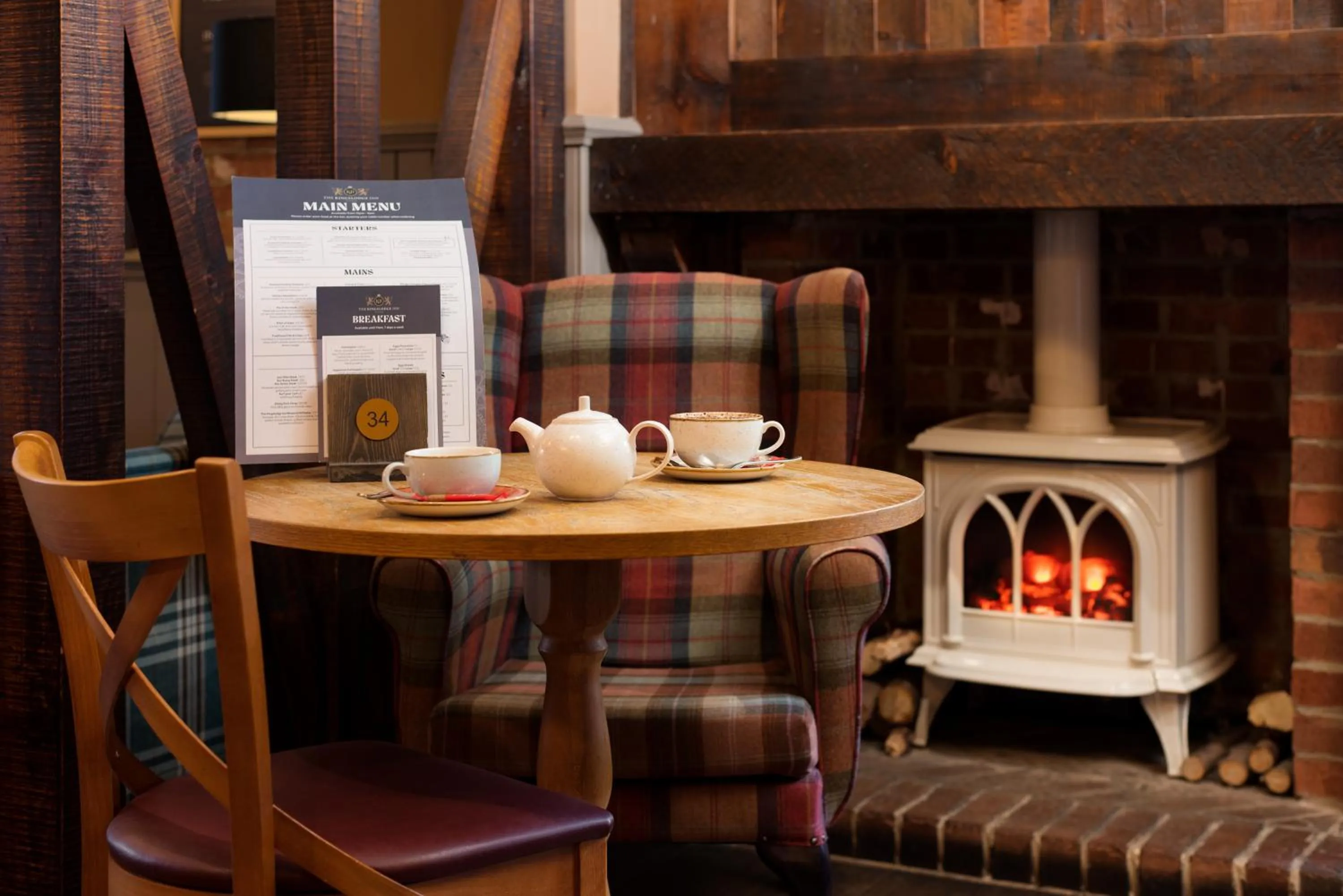 Lounge or bar in The Kingslodge Inn - The Inn Collection Group