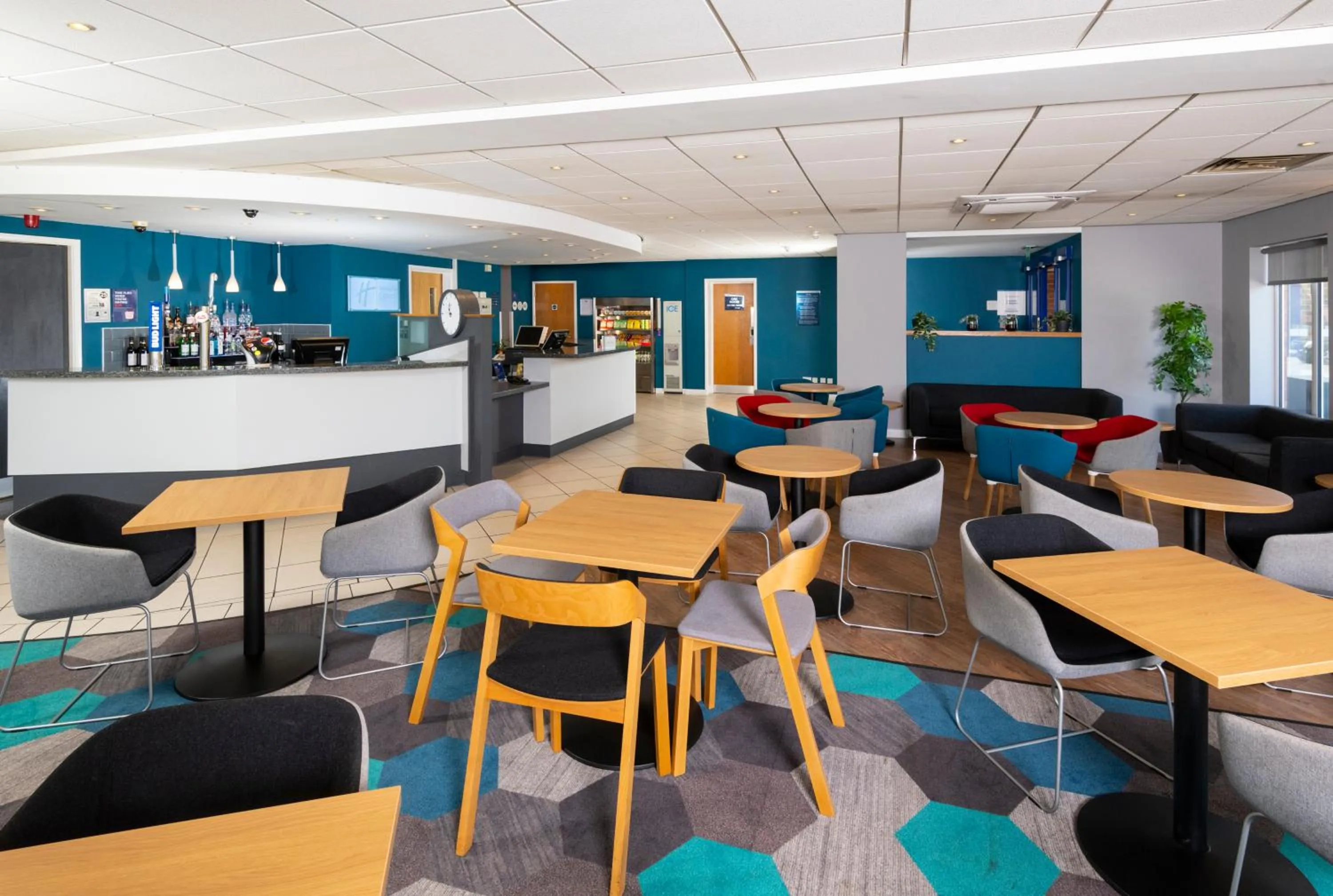 Lounge or bar in Holiday Inn Express Lichfield by IHG