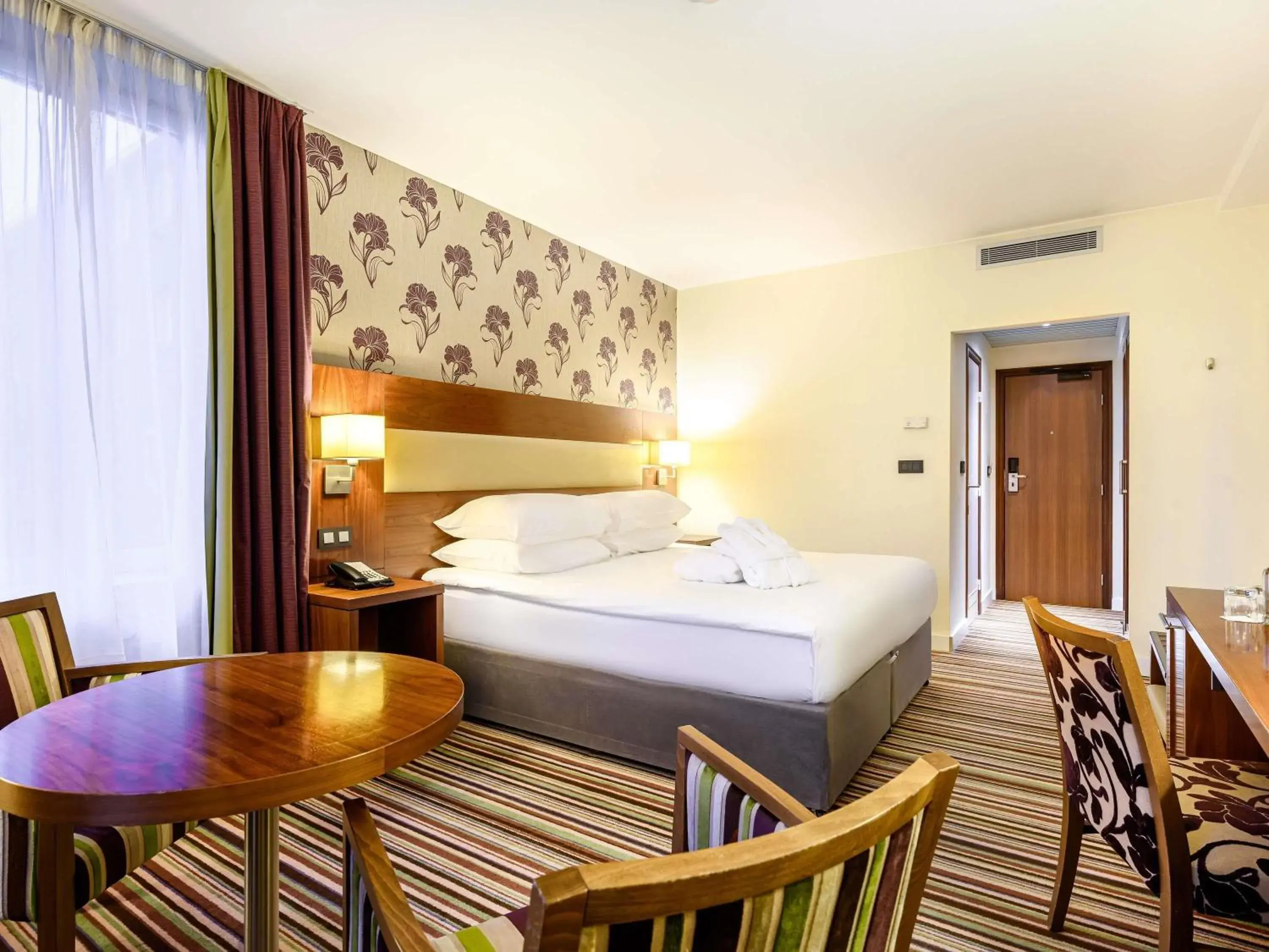 Bedroom, Bed in Mercure Liege City Centre Bedroom, Bed in Mercure Liege City Centre