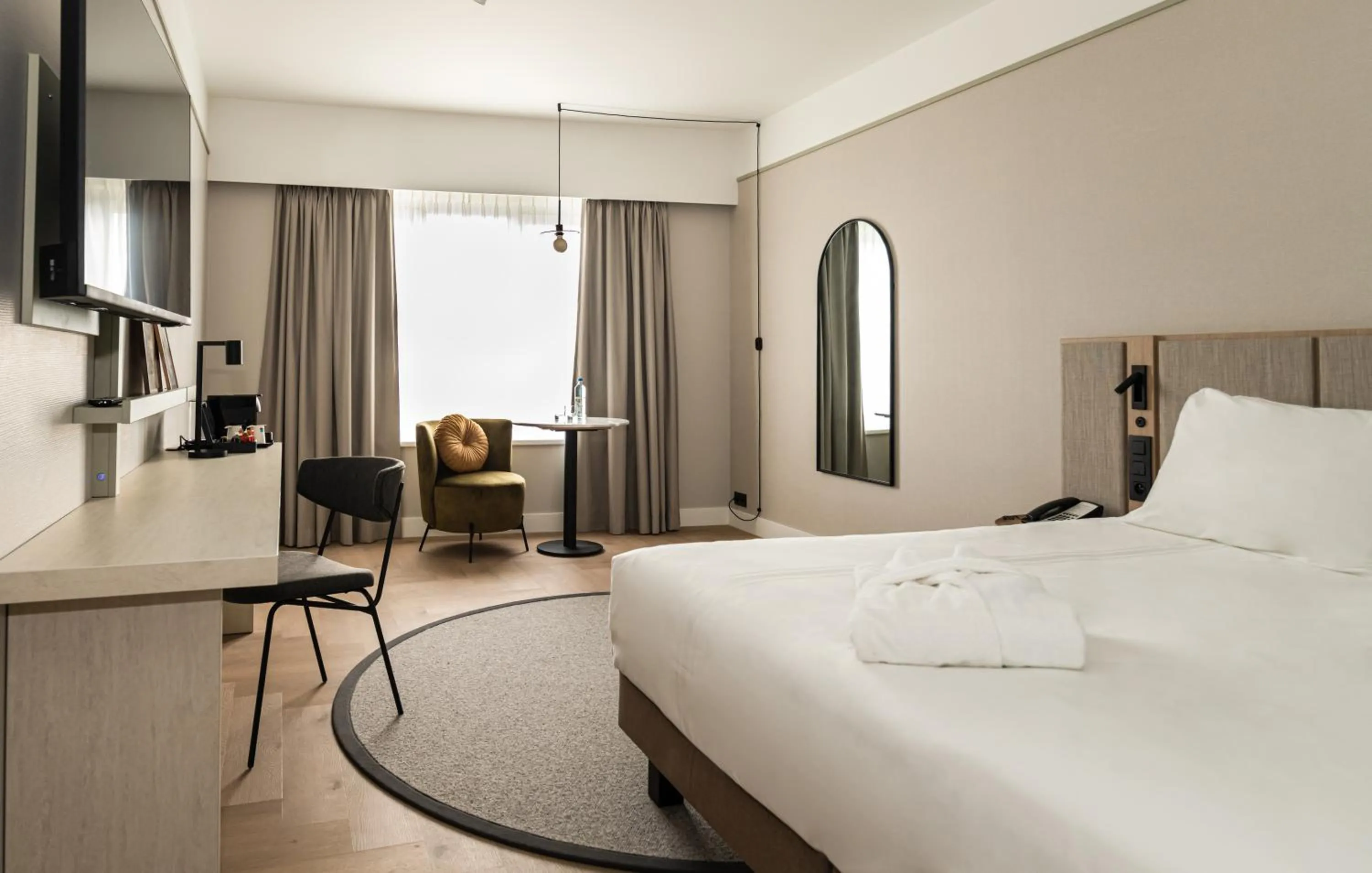 Bedroom, Bed in Mercure Liege City Centre