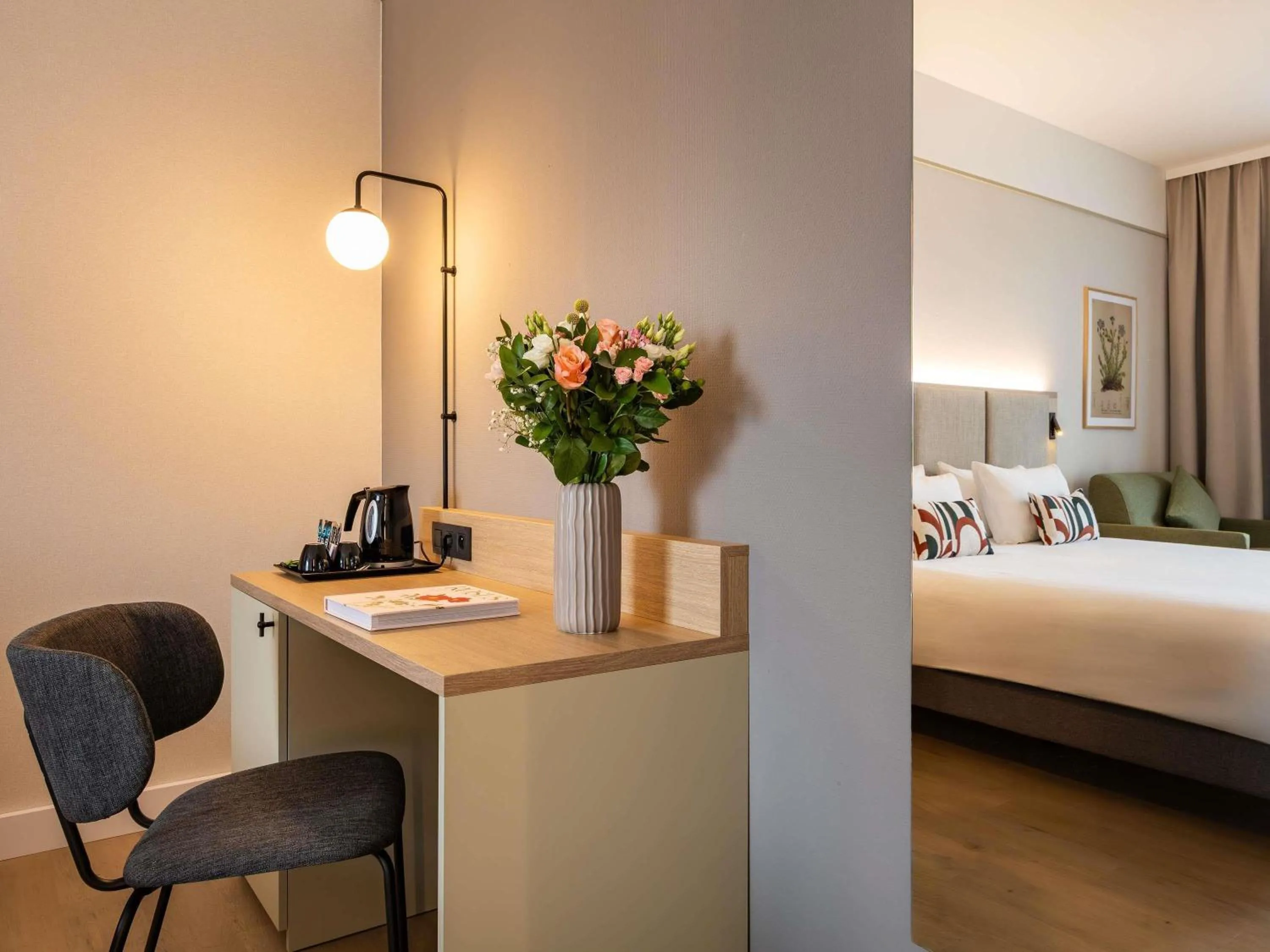 Bedroom, Bed in Mercure Liege City Centre