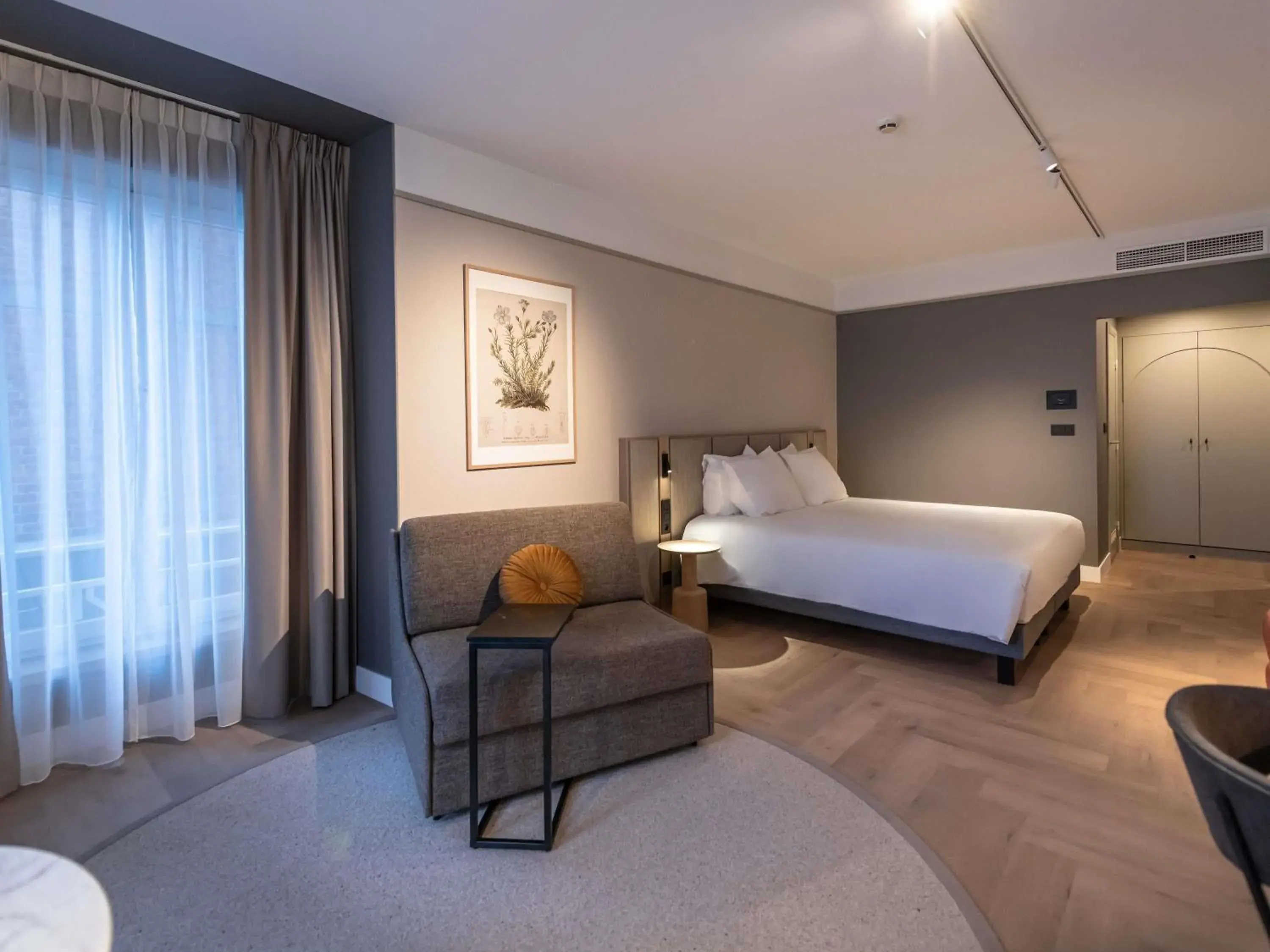 Bedroom, Bed in Mercure Liege City Centre Bedroom, Bed in Mercure Liege City Centre