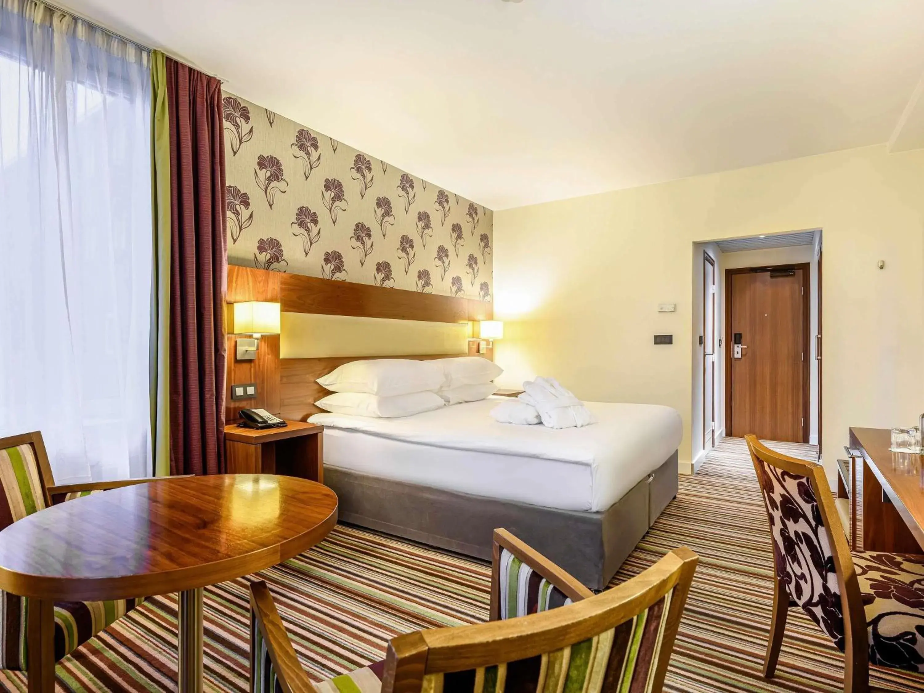 Property building, Bed in Mercure Liege City Centre Property building, Bed in Mercure Liege City Centre