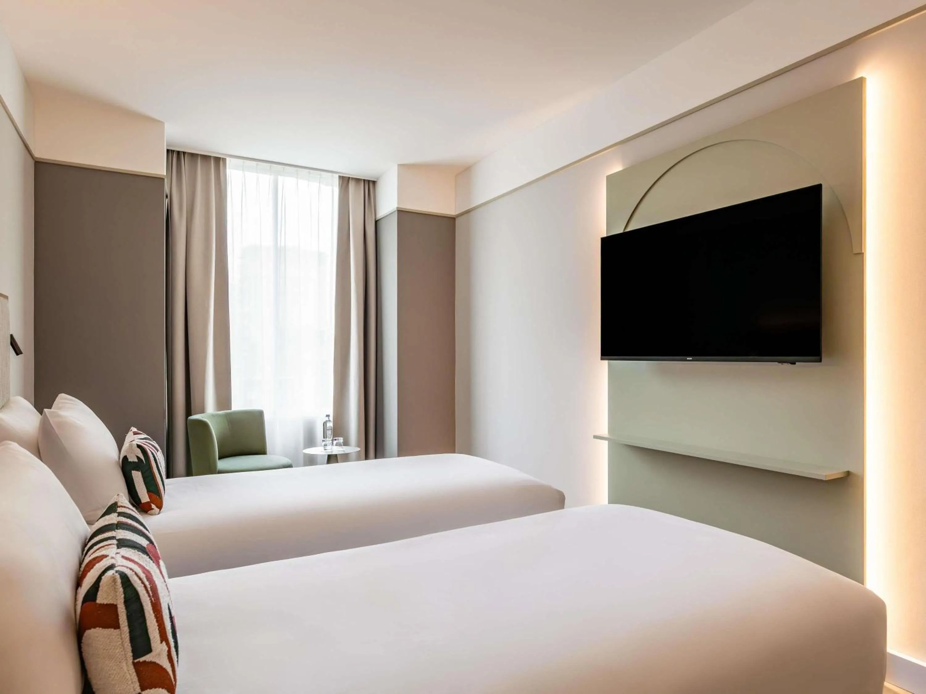 Bedroom, Bed in Mercure Liege City Centre