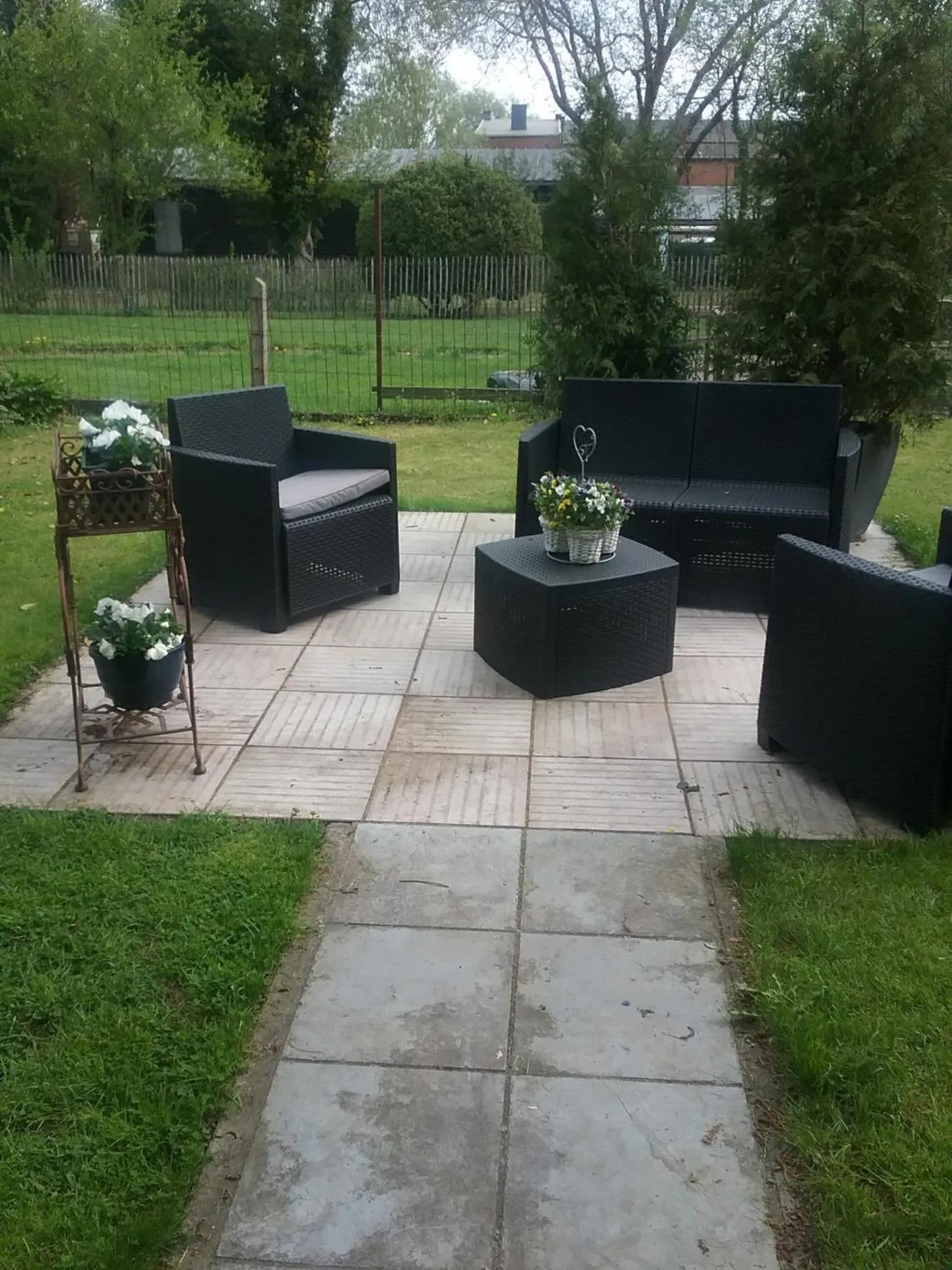 Garden in B&B Au Jardin Fleuri