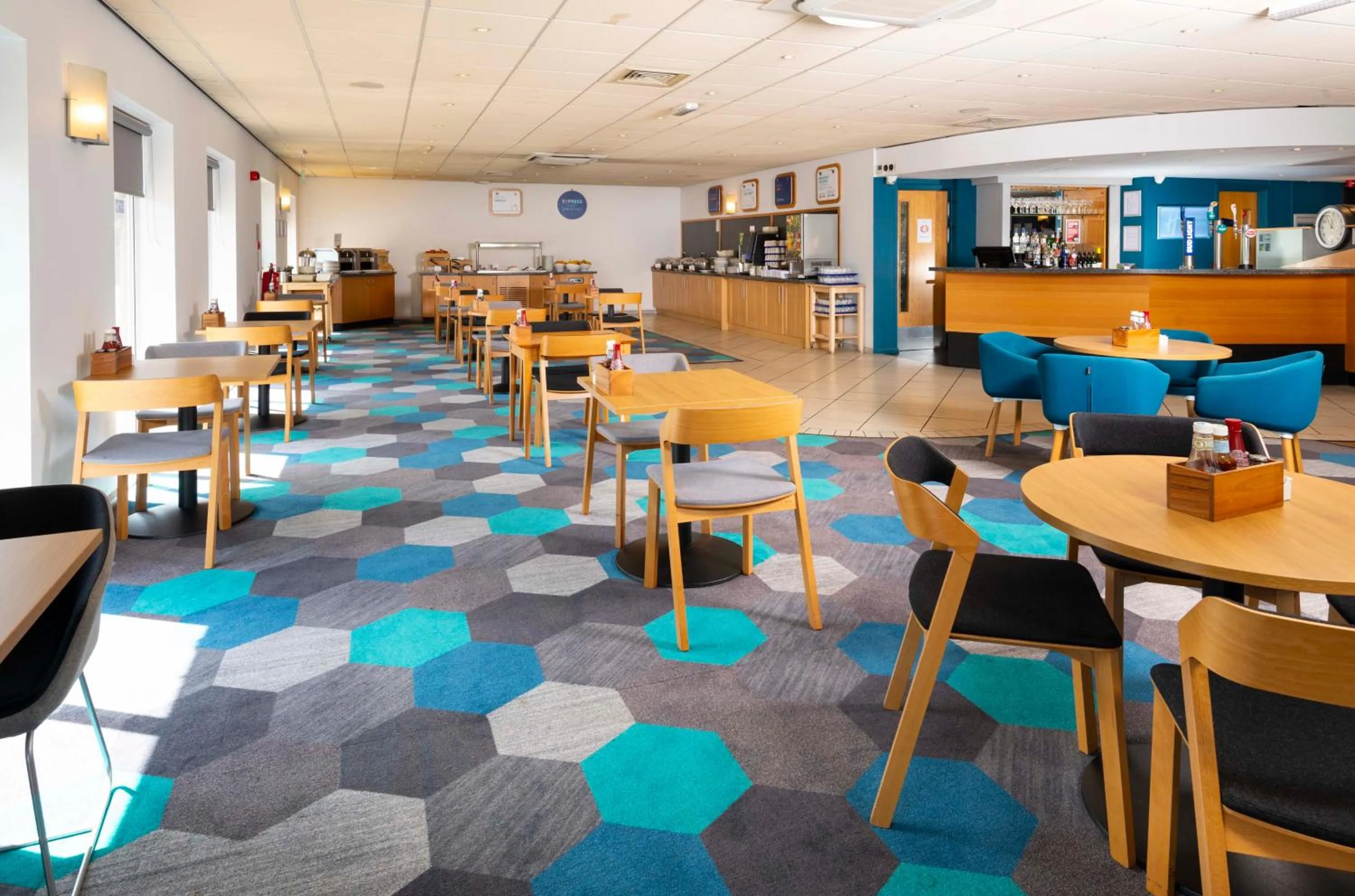 Lounge or bar in Holiday Inn Express Gloucester - South by IHG