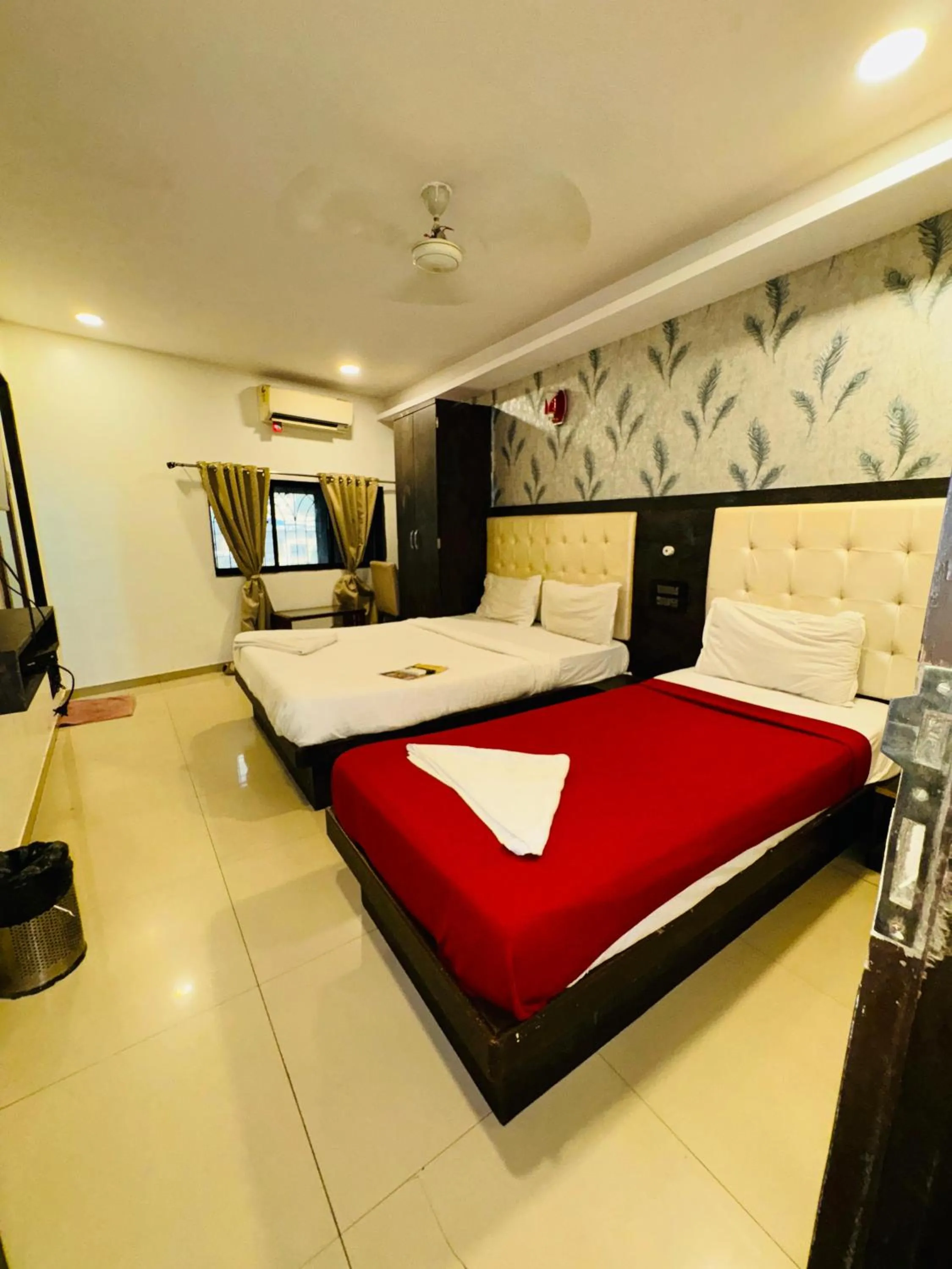 Bed in Hotel atlas grand andheri midc