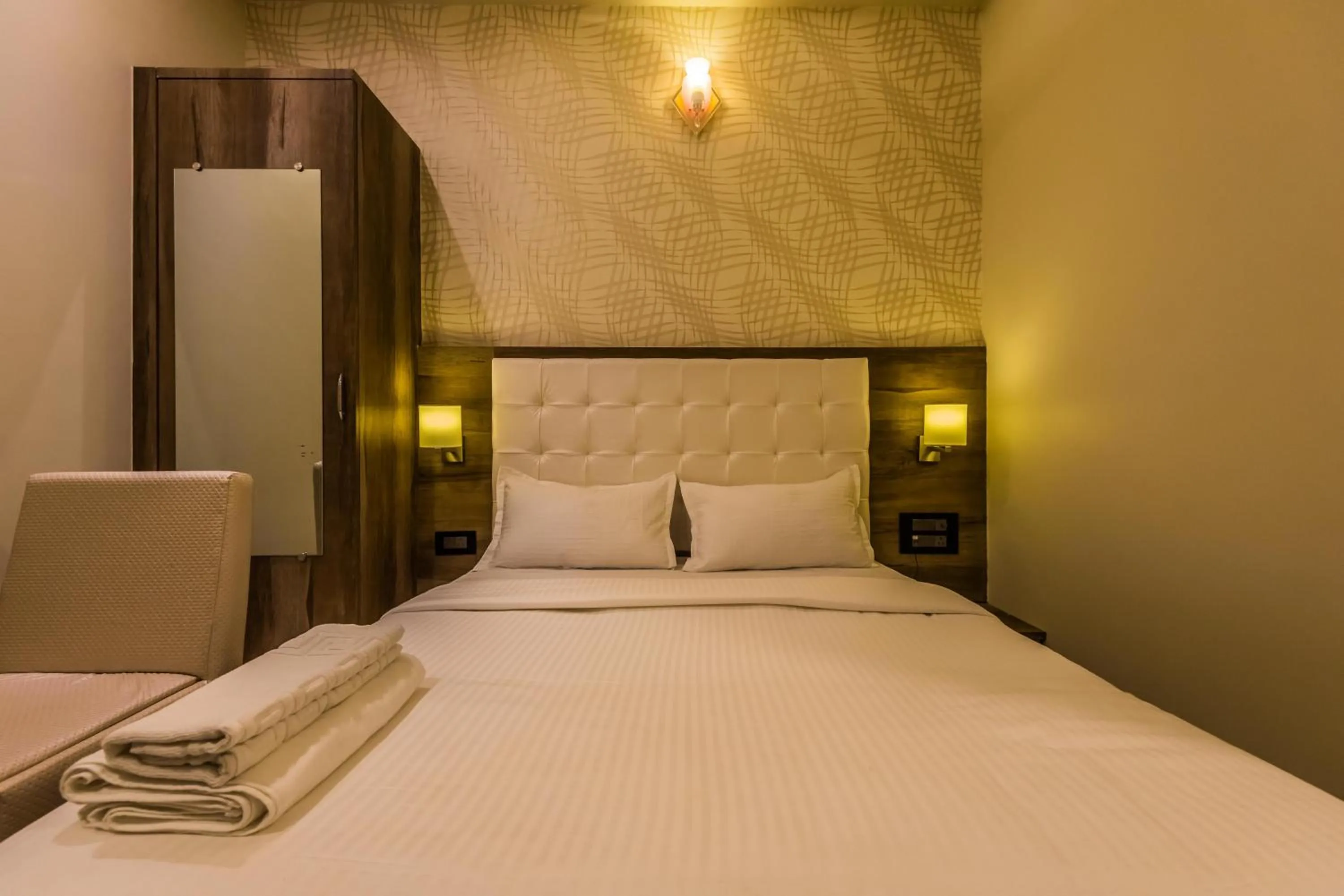 Bed in Hotel atlas grand andheri midc