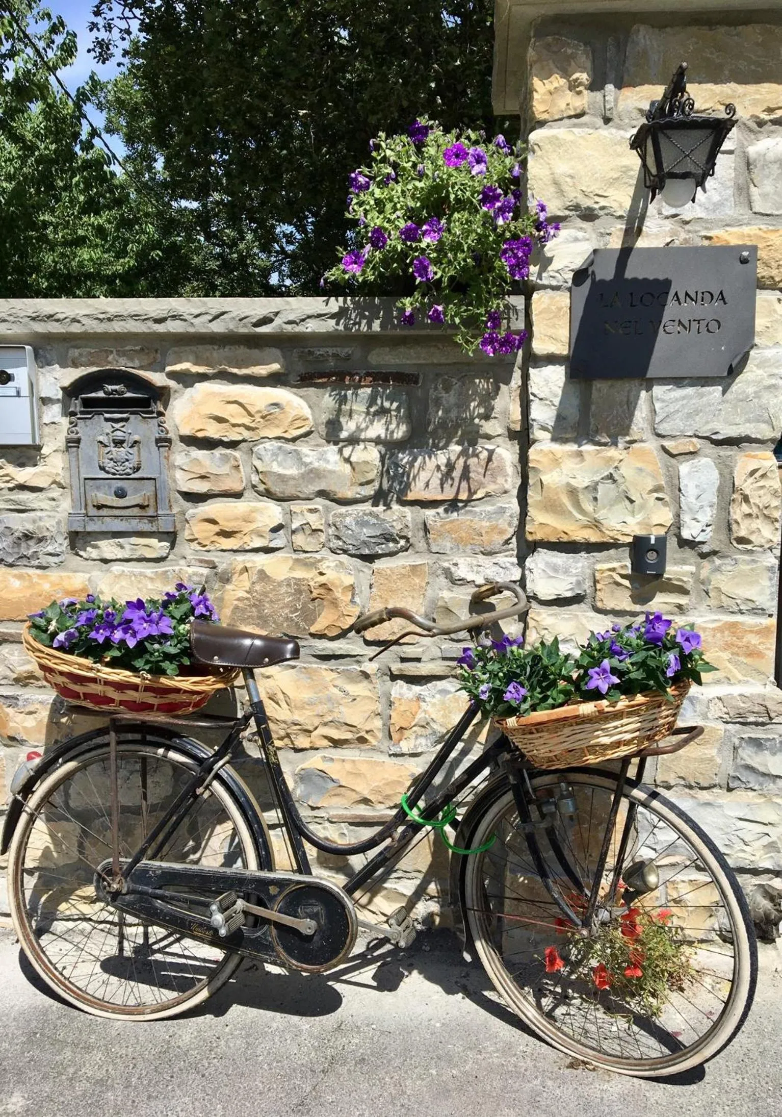 Facade/entrance in La Locanda nel vento