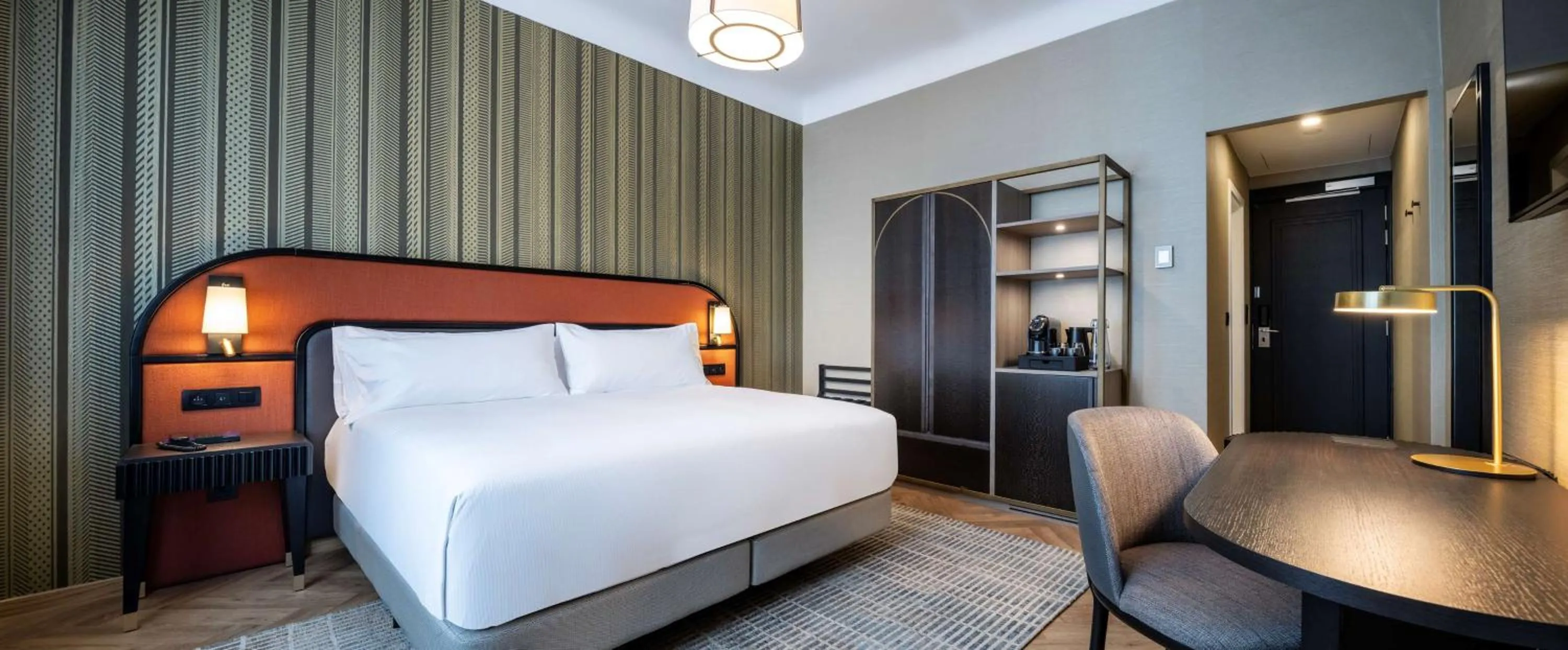 Bedroom, Bed in DoubleTree By Hilton Brussels City