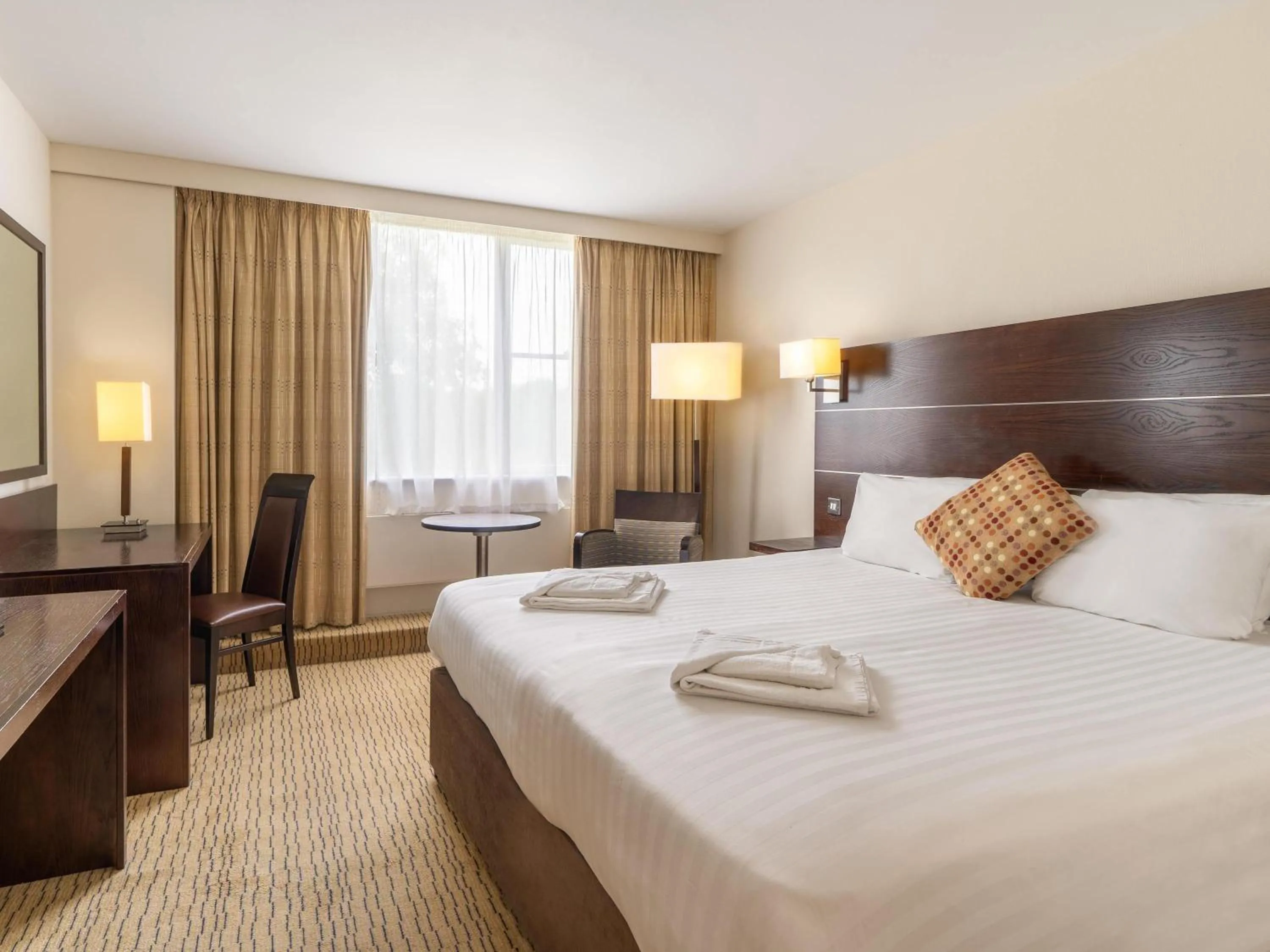 Bedroom, Bed in Mercure Maidstone Great Danes Hotel