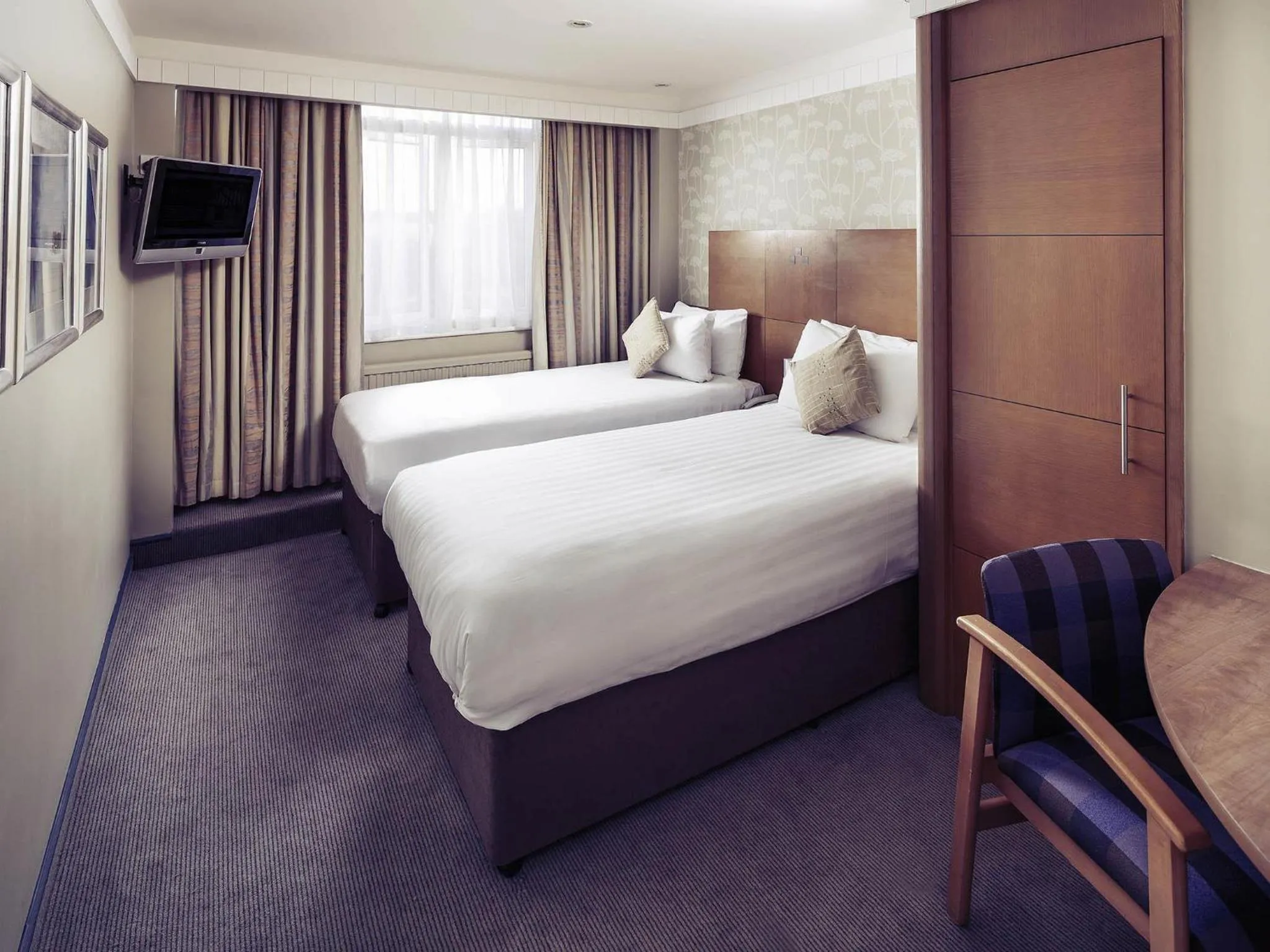 Bedroom, Bed in Mercure Maidstone Great Danes Hotel