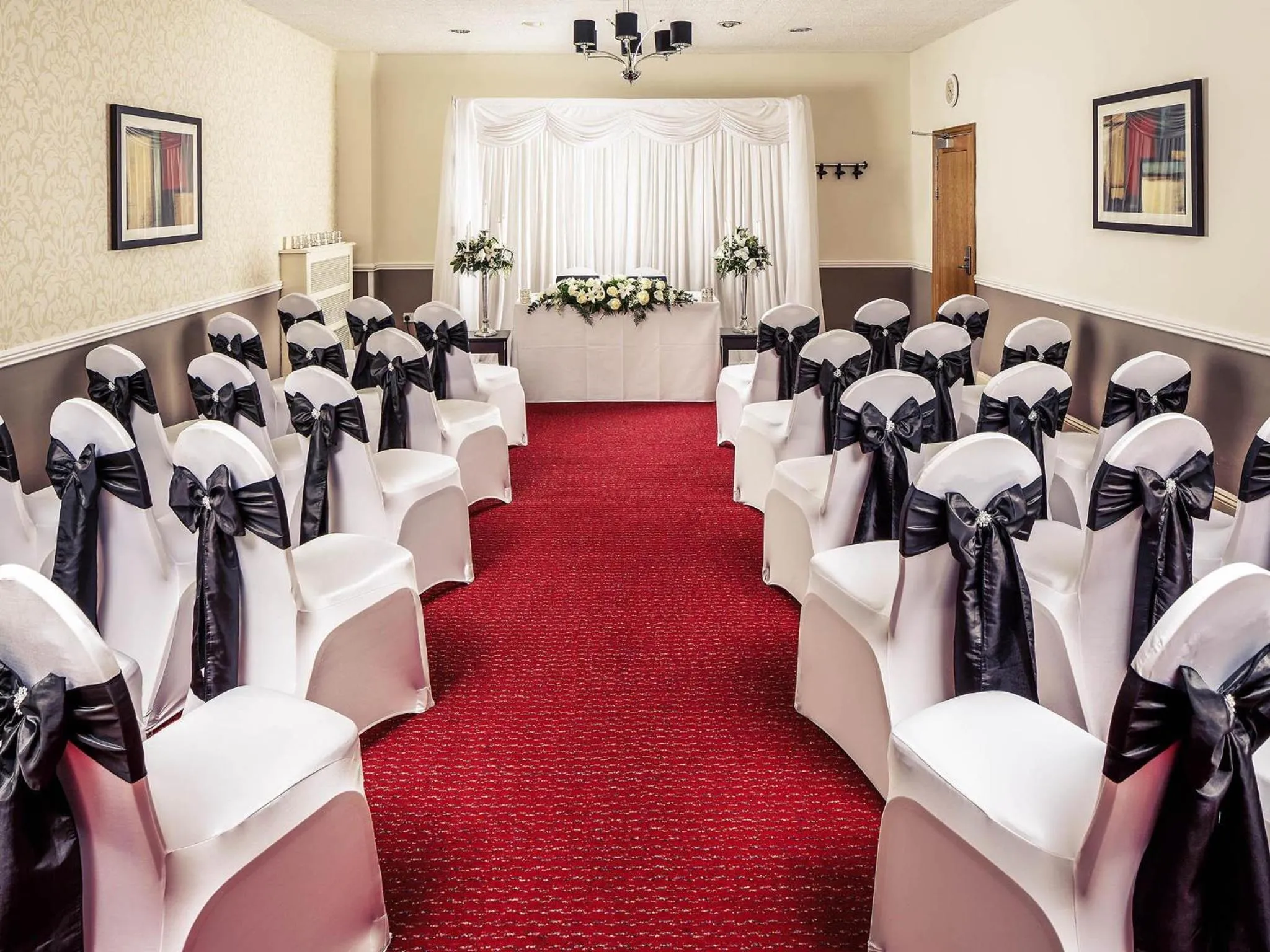 wedding in Mercure Maidstone Great Danes Hotel