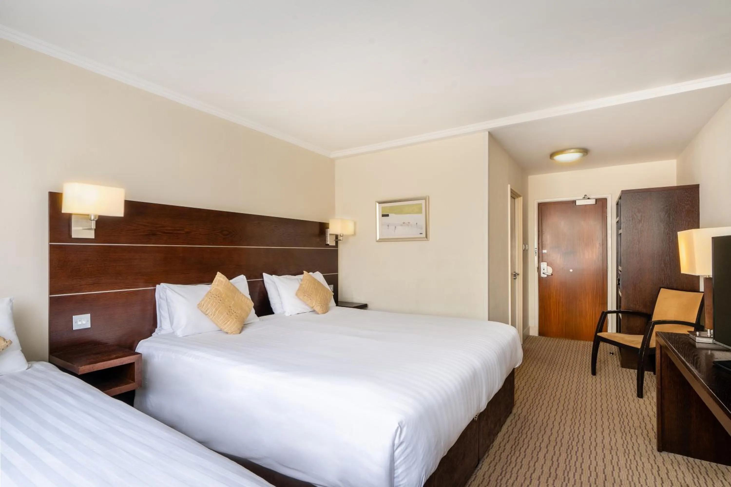 Bed in Mercure Maidstone Great Danes Hotel