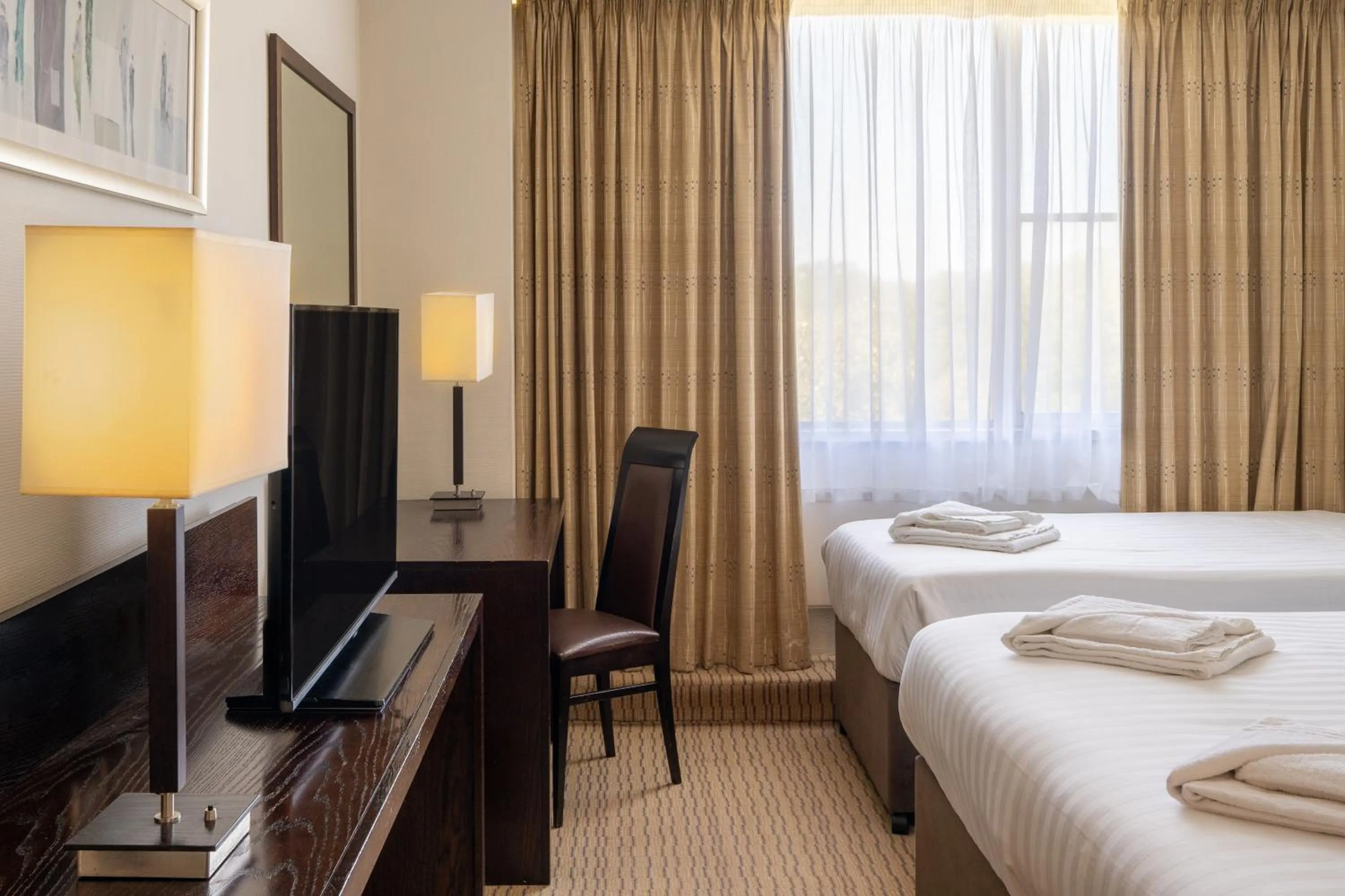 Bed in Mercure Maidstone Great Danes Hotel