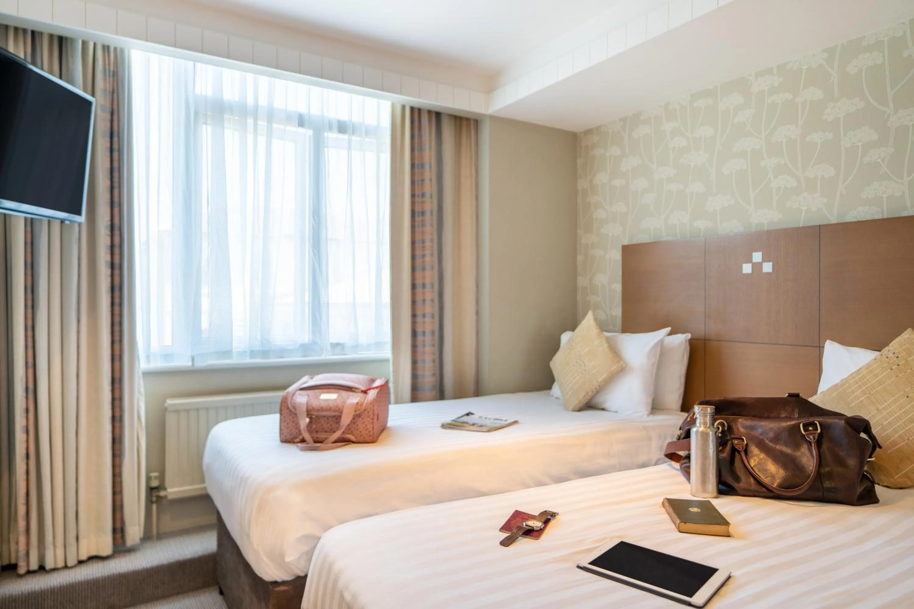 Bed in Mercure Maidstone Great Danes Hotel