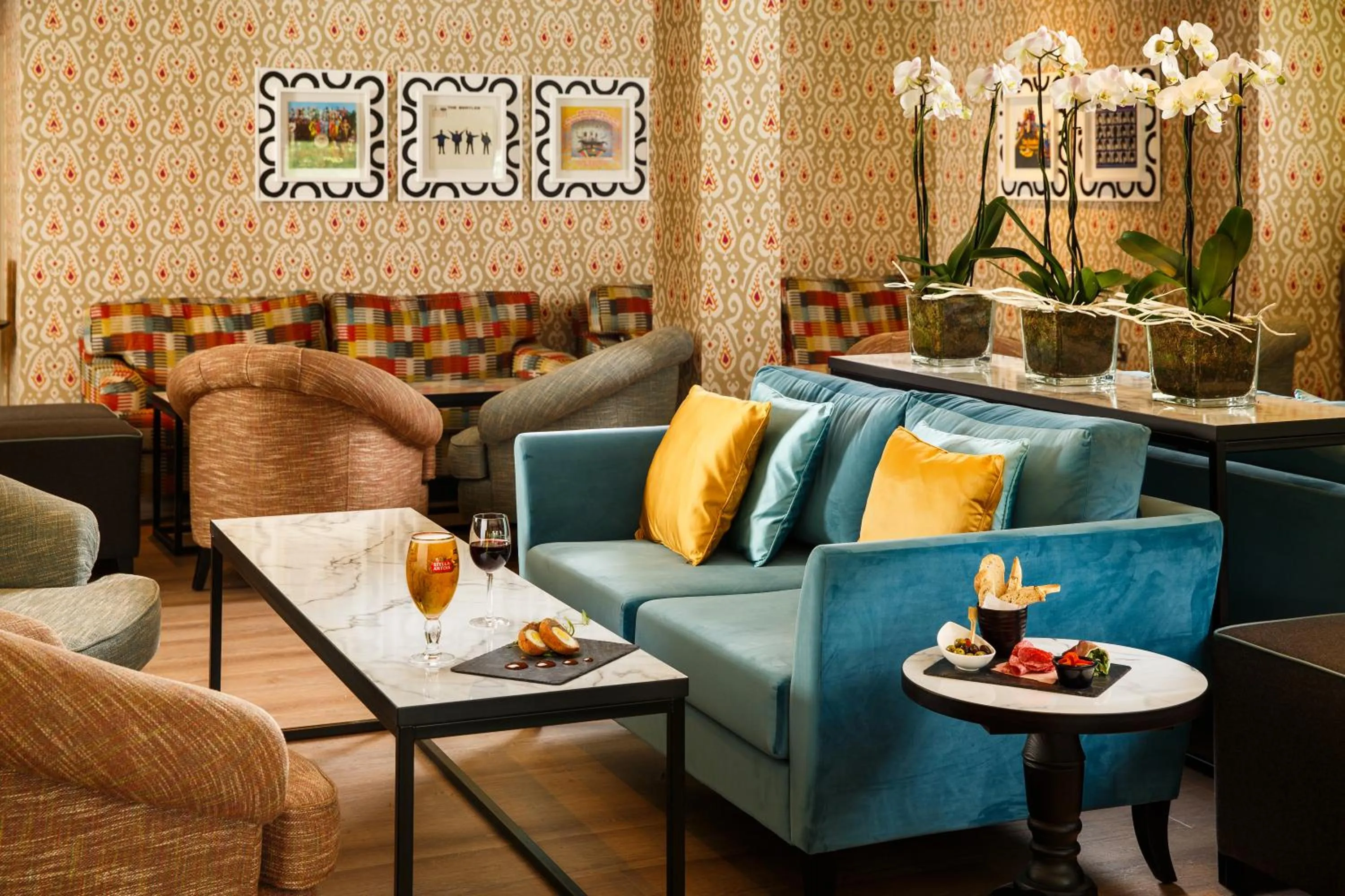 Lounge or bar in Mercure Maidstone Great Danes Hotel