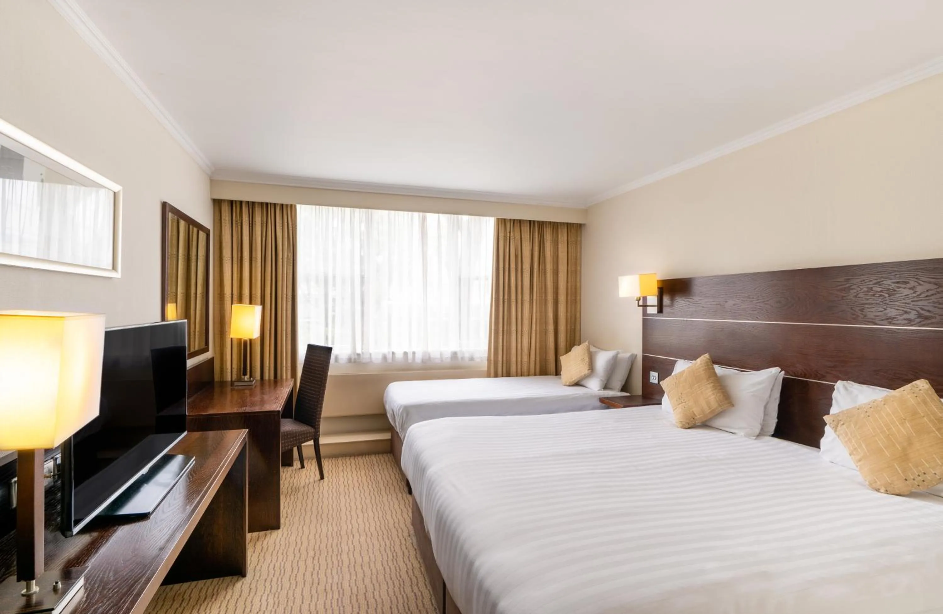 Bed in Mercure Maidstone Great Danes Hotel