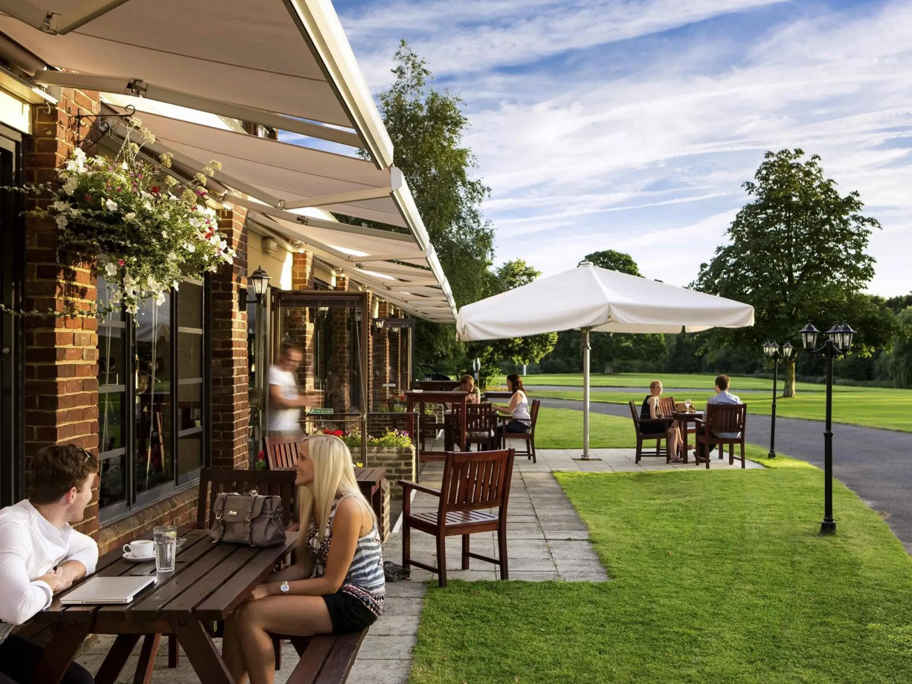 Property building in Mercure Maidstone Great Danes Hotel Property building in Mercure Maidstone Great Danes Hotel