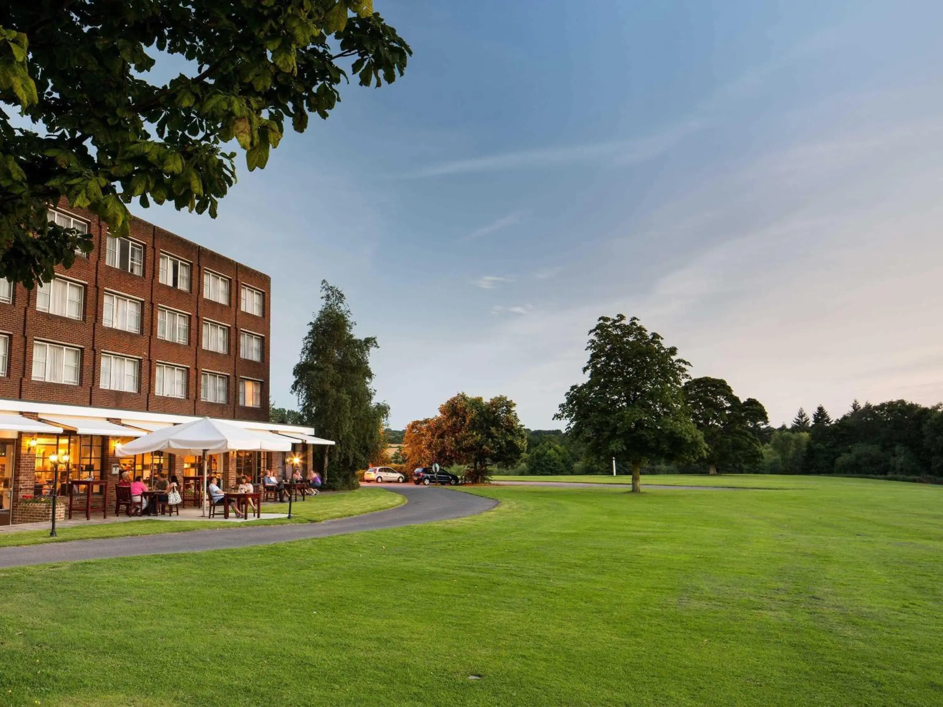 Property building in Mercure Maidstone Great Danes Hotel Property building in Mercure Maidstone Great Danes Hotel