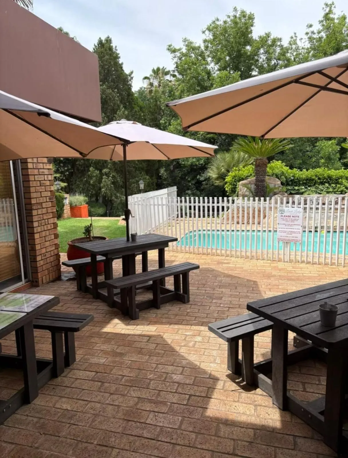 Restaurant/places to eat in Leach Lodge