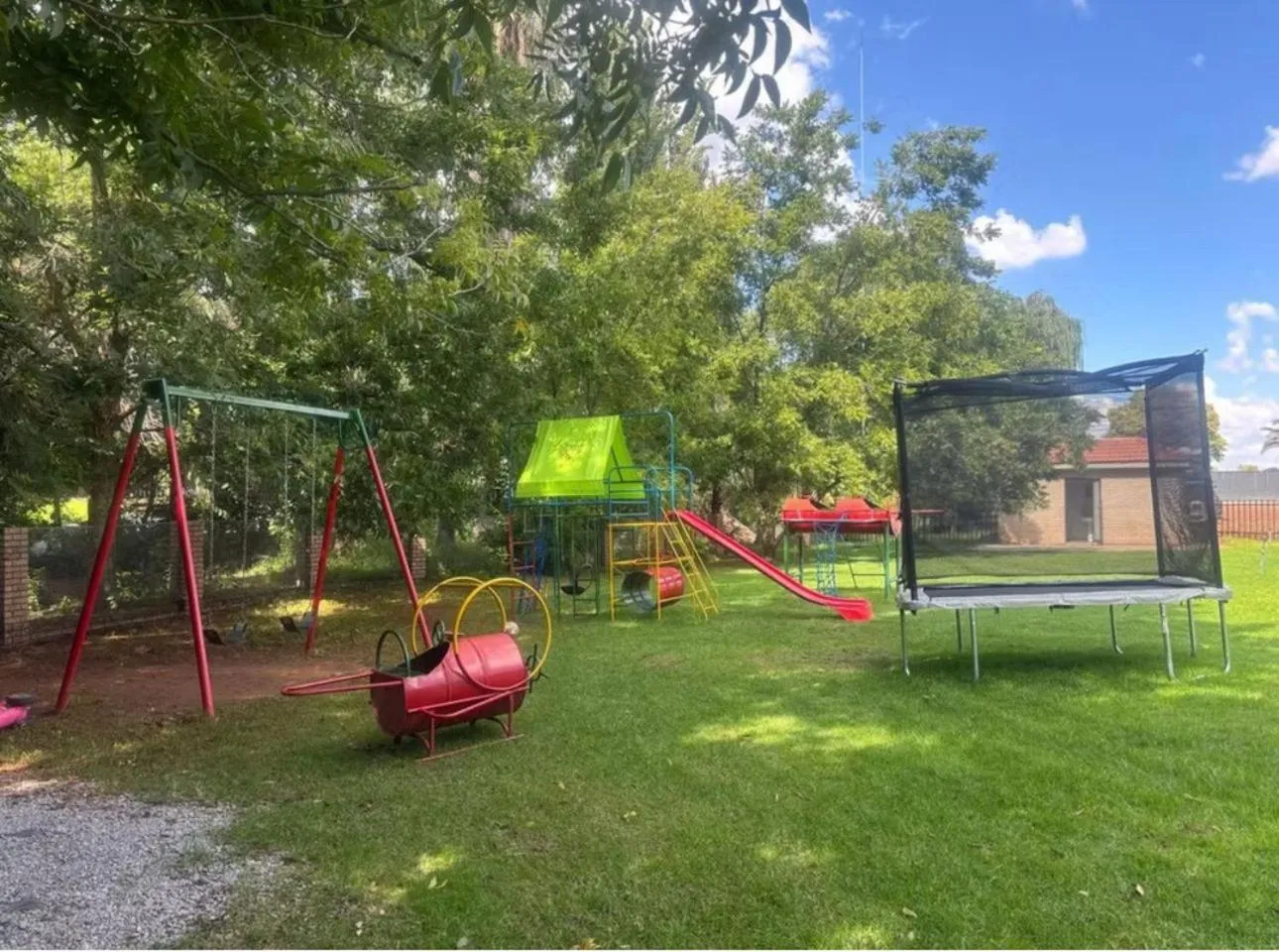 Restaurant/places to eat in Leach Lodge