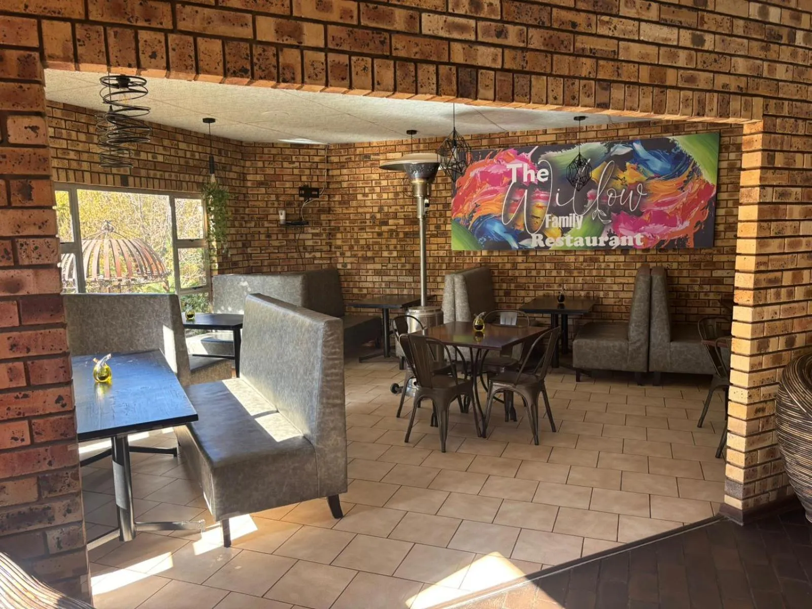 Restaurant/places to eat in Leach Lodge