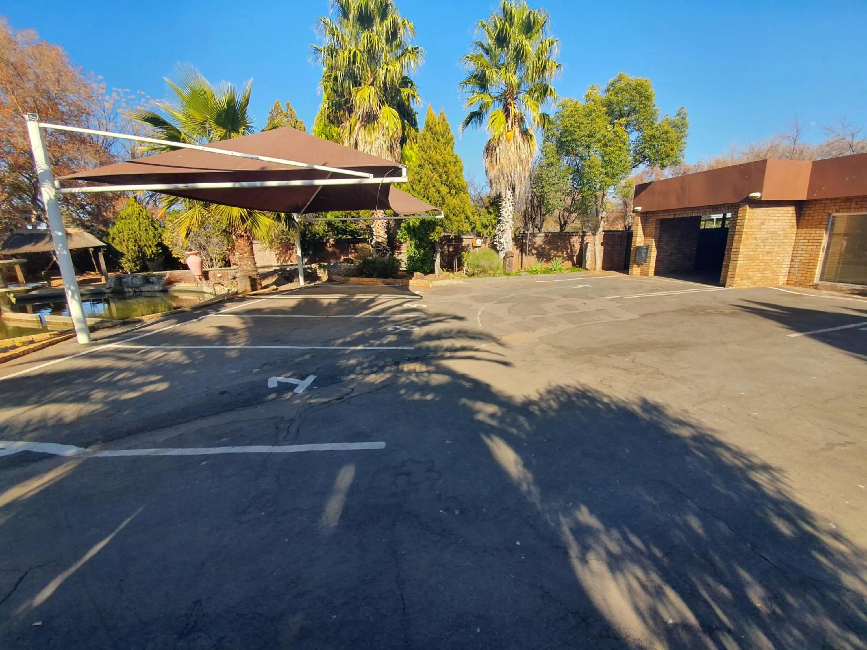 Parking in Leach Lodge