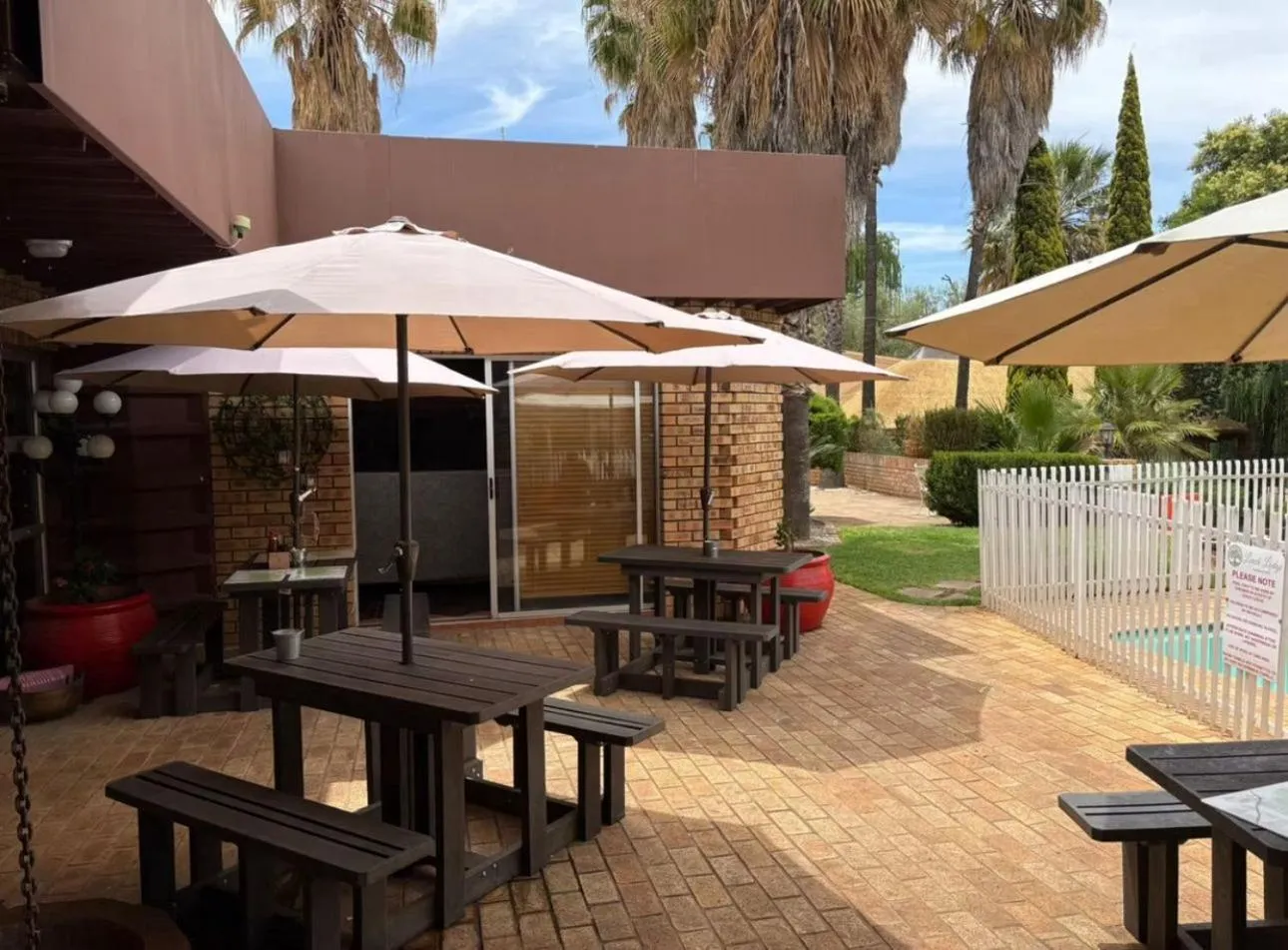 Restaurant/places to eat in Leach Lodge