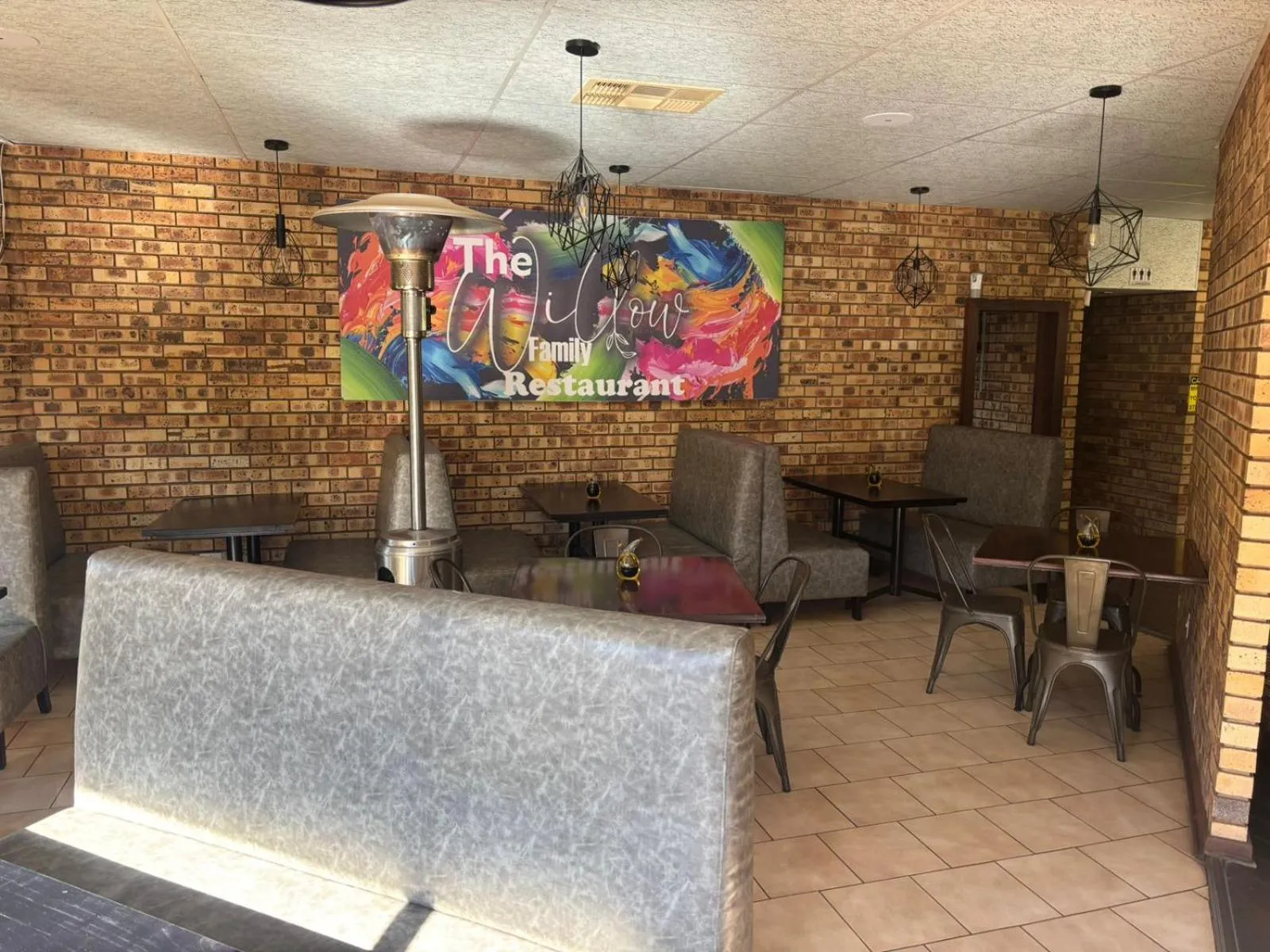 Restaurant/places to eat in Leach Lodge