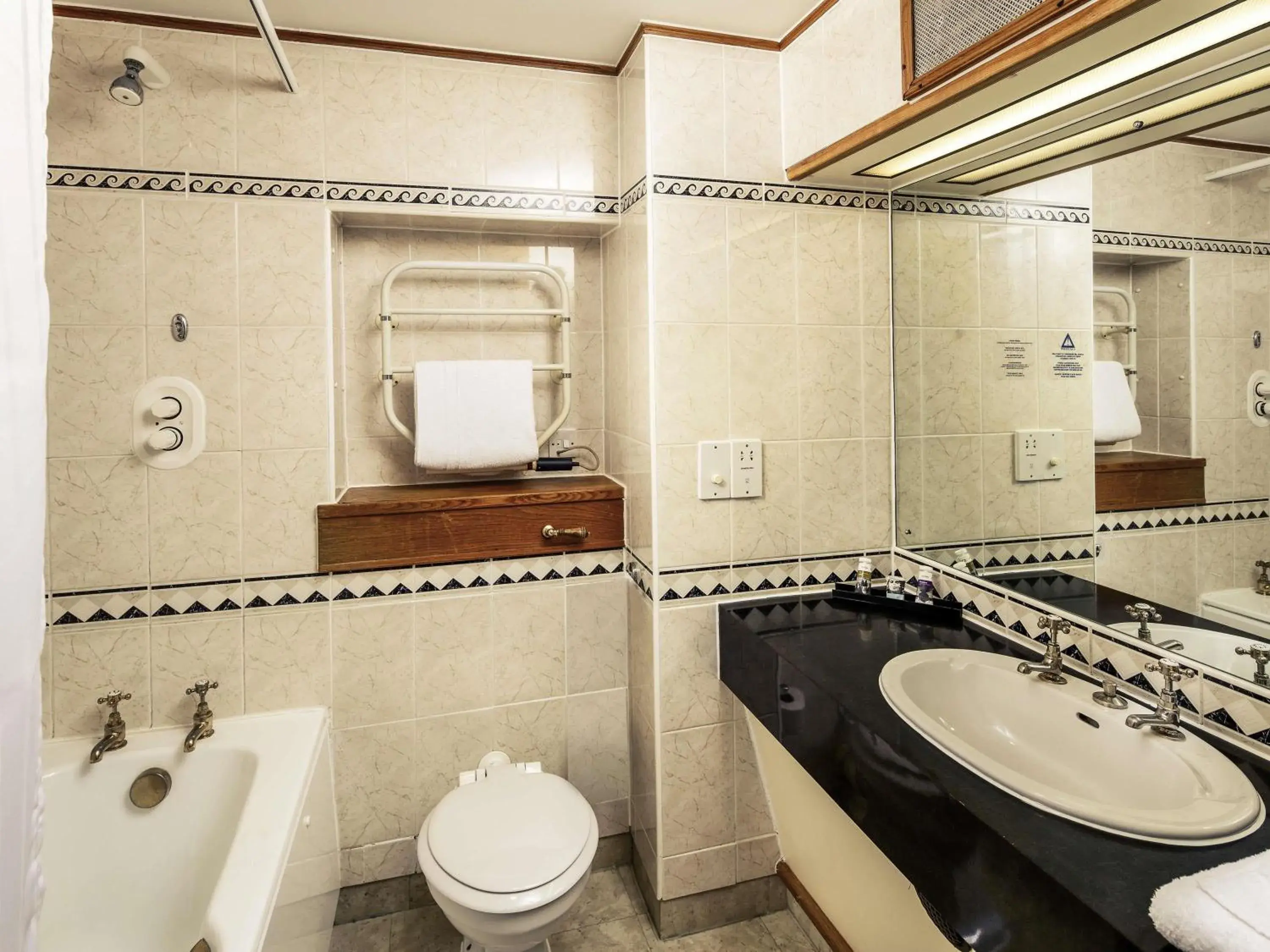 Privilege Double Room in Mercure York Fairfield Manor Hotel Privilege Double Room in Mercure York Fairfield Manor Hotel