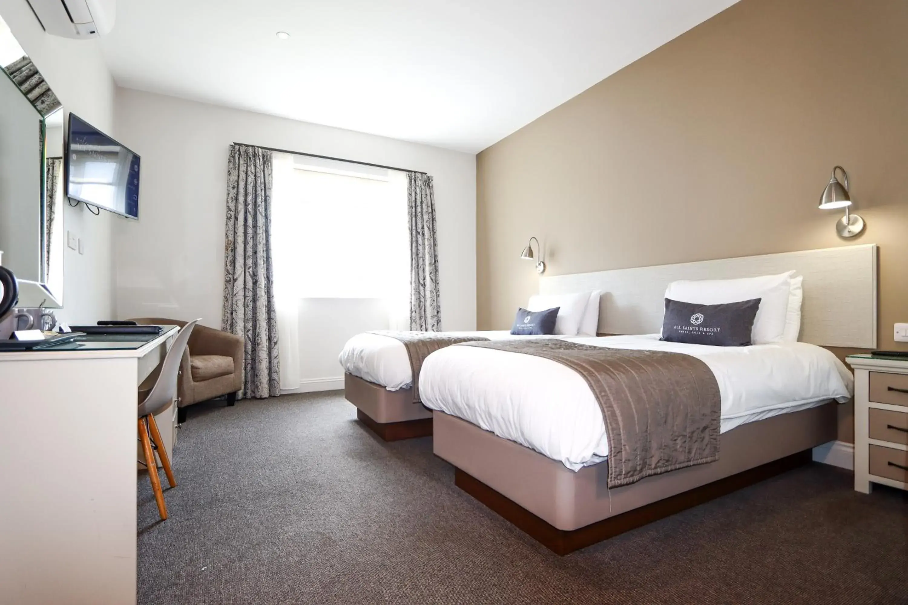 Twin Room in All Saints Resort Twin Room in All Saints Resort