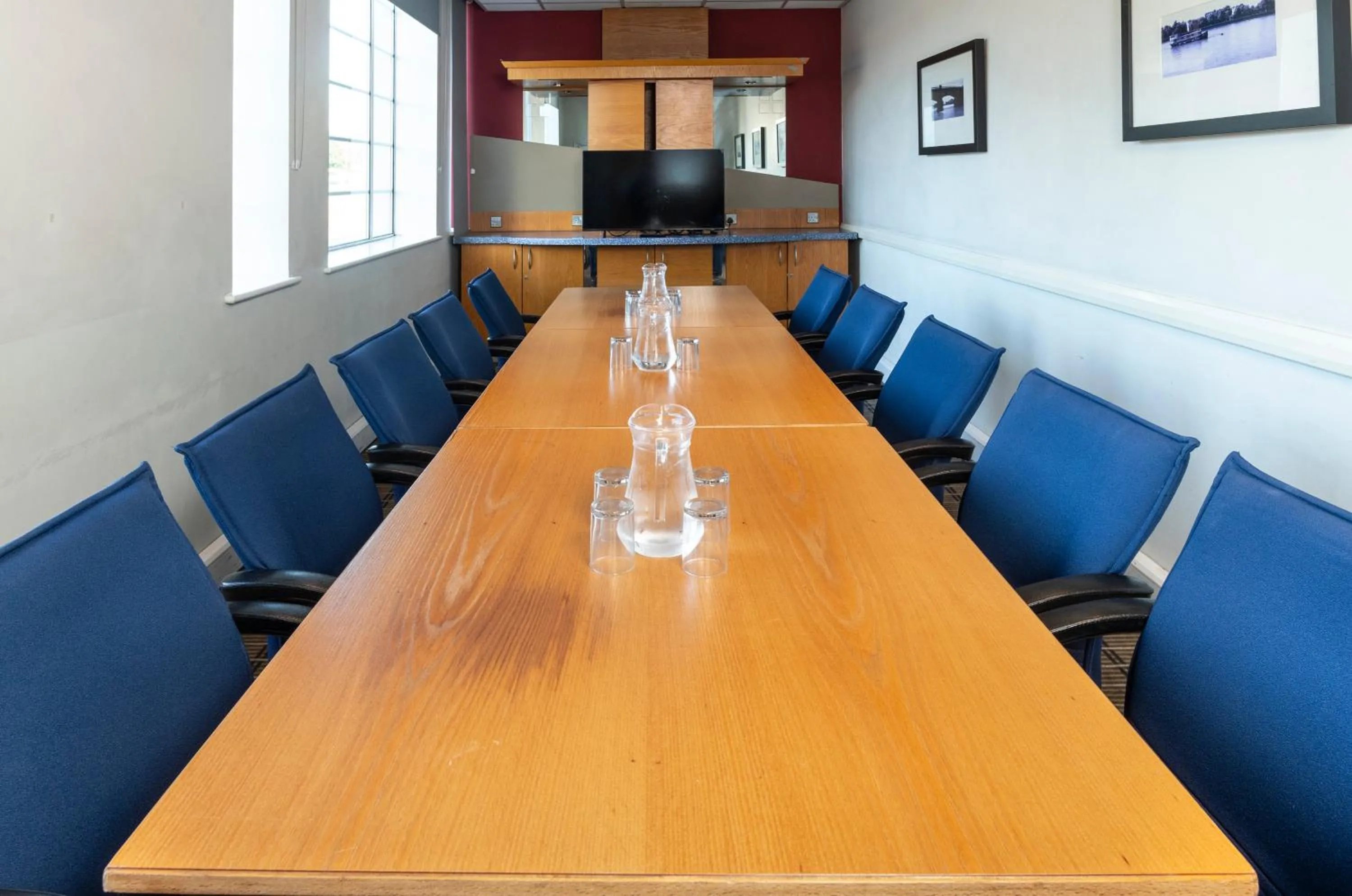 Meeting/conference room in Holiday Inn Express London Chingford by IHG