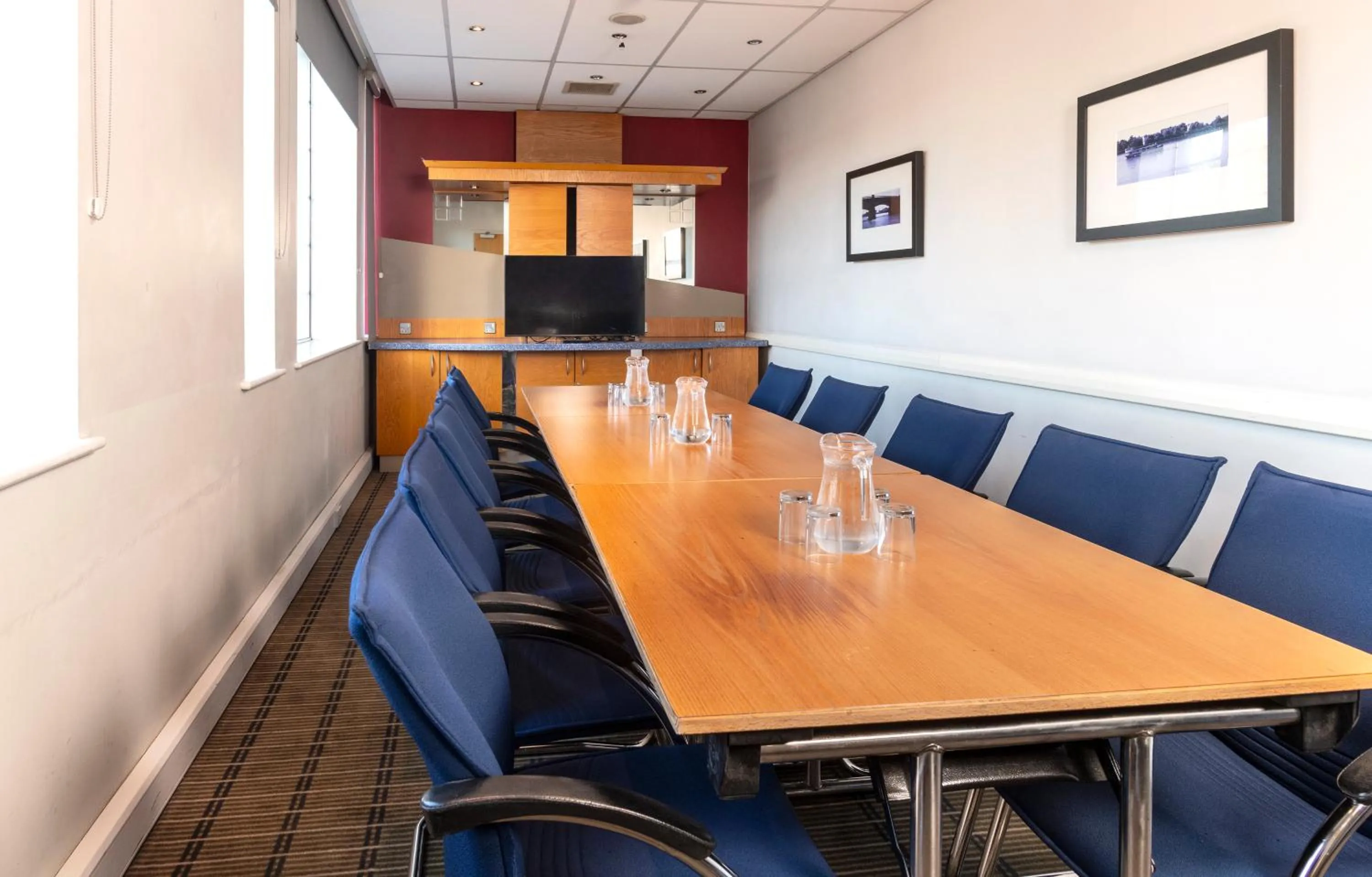 Meeting/conference room in Holiday Inn Express London Chingford by IHG