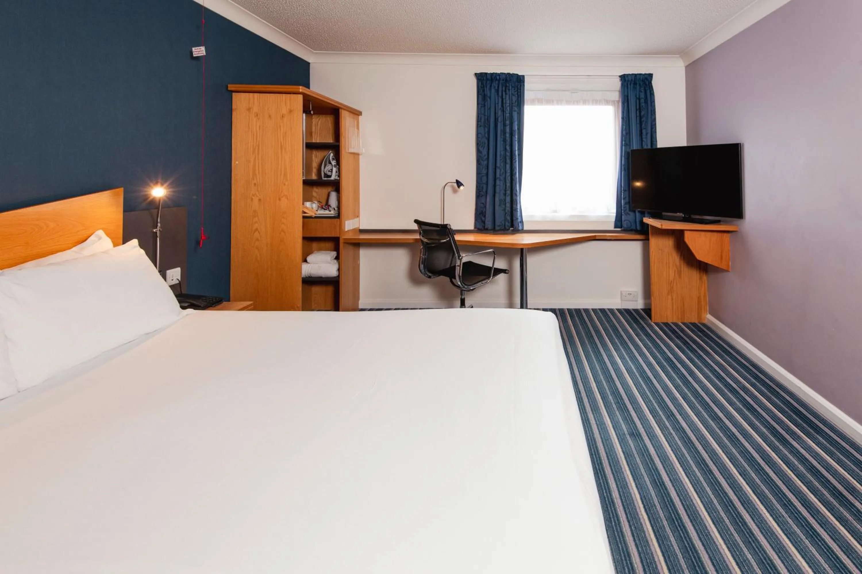 Photo of the whole room, Bed in Holiday Inn Express London Chingford by IHG