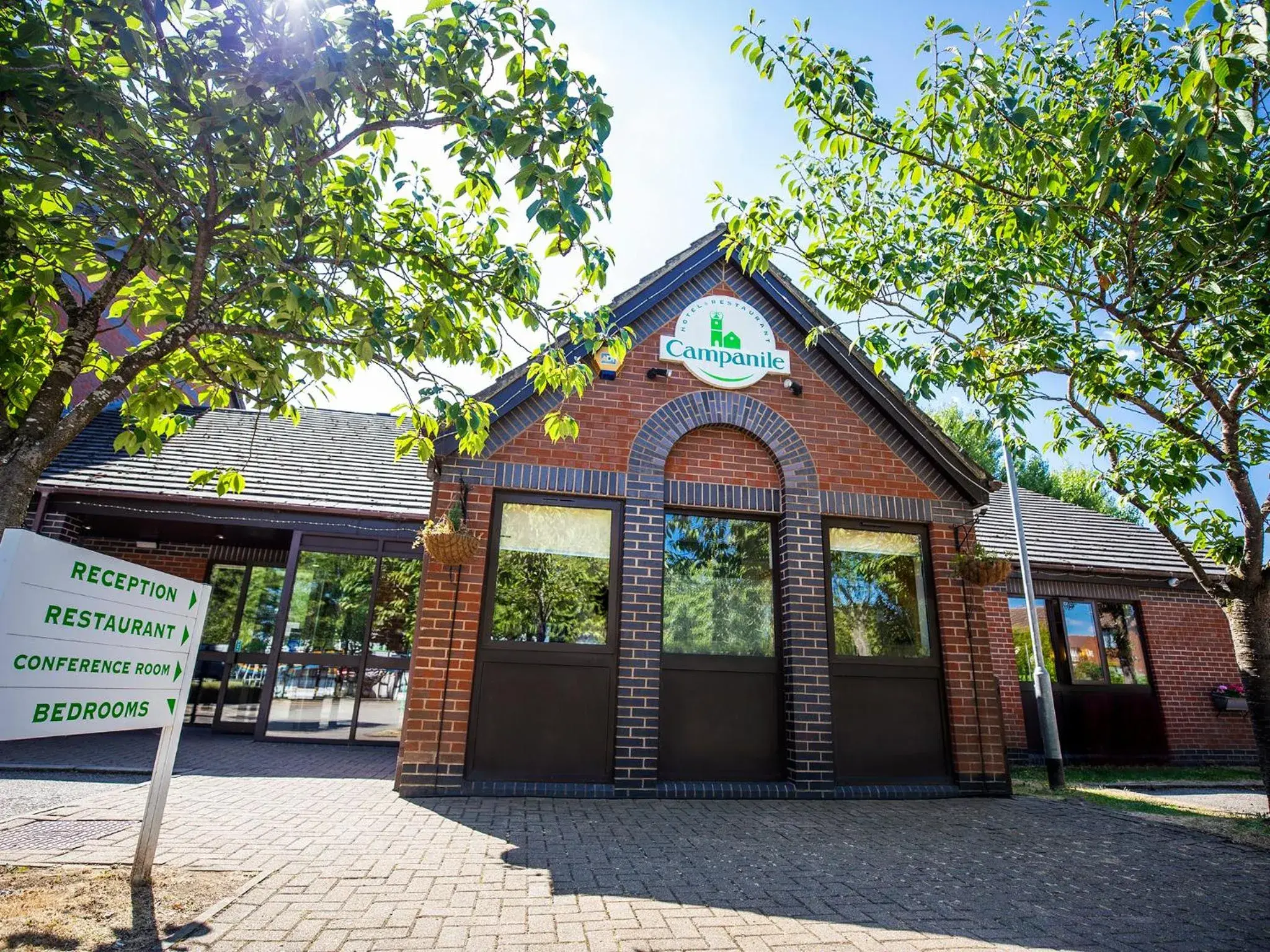 Property building in Campanile Milton Keynes - Fenny Stratford Property building in Campanile Milton Keynes - Fenny Stratford