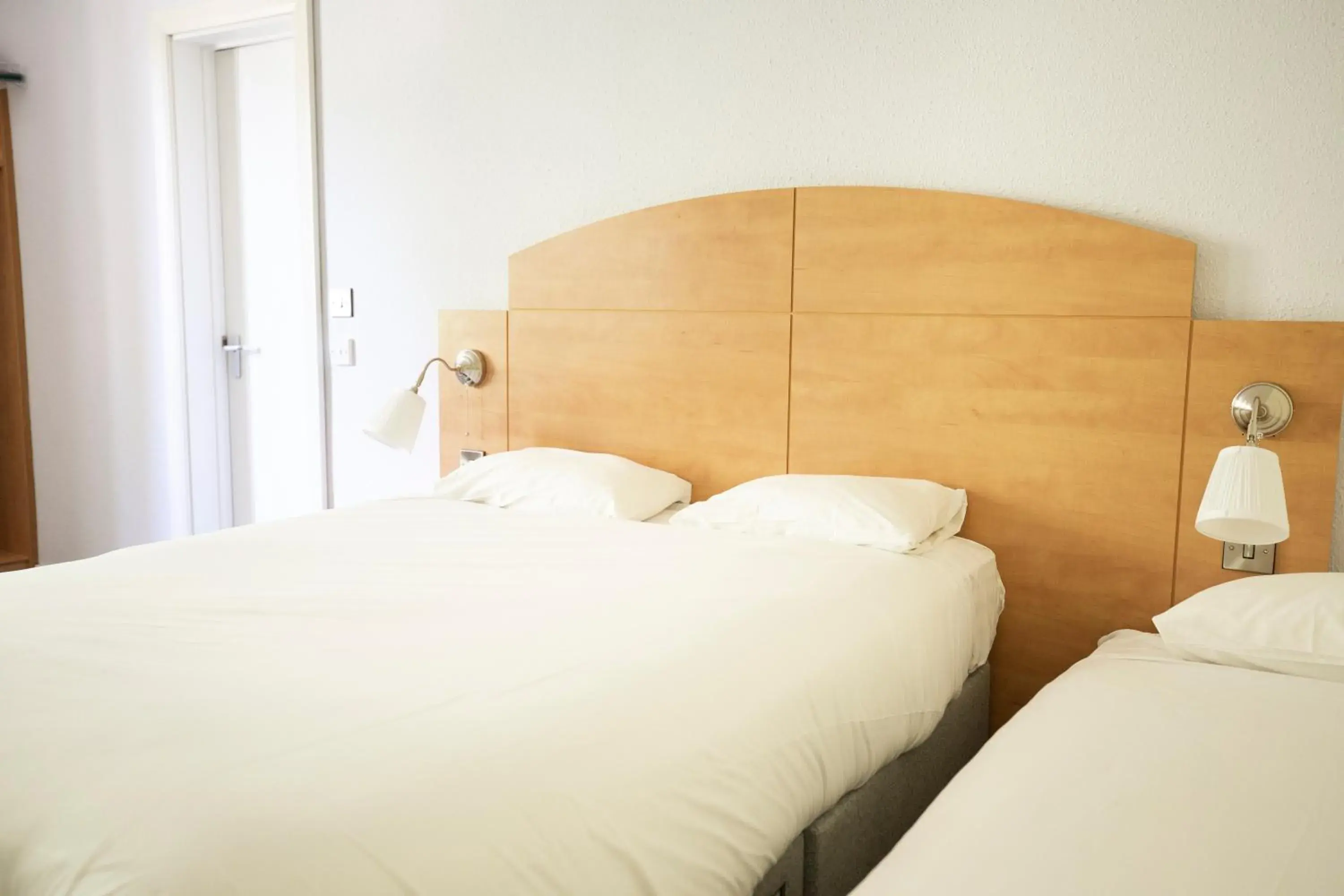 Bedroom, Bed in Campanile Milton Keynes - Fenny Stratford Bedroom, Bed in Campanile Milton Keynes - Fenny Stratford