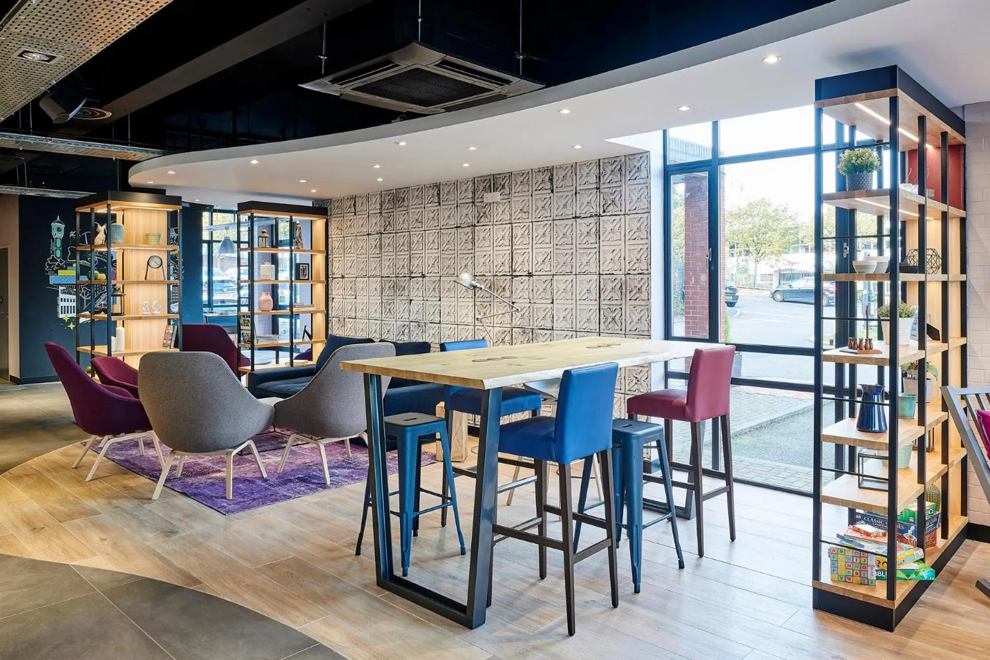 Lounge or bar in Campanile Hotel - Birmingham