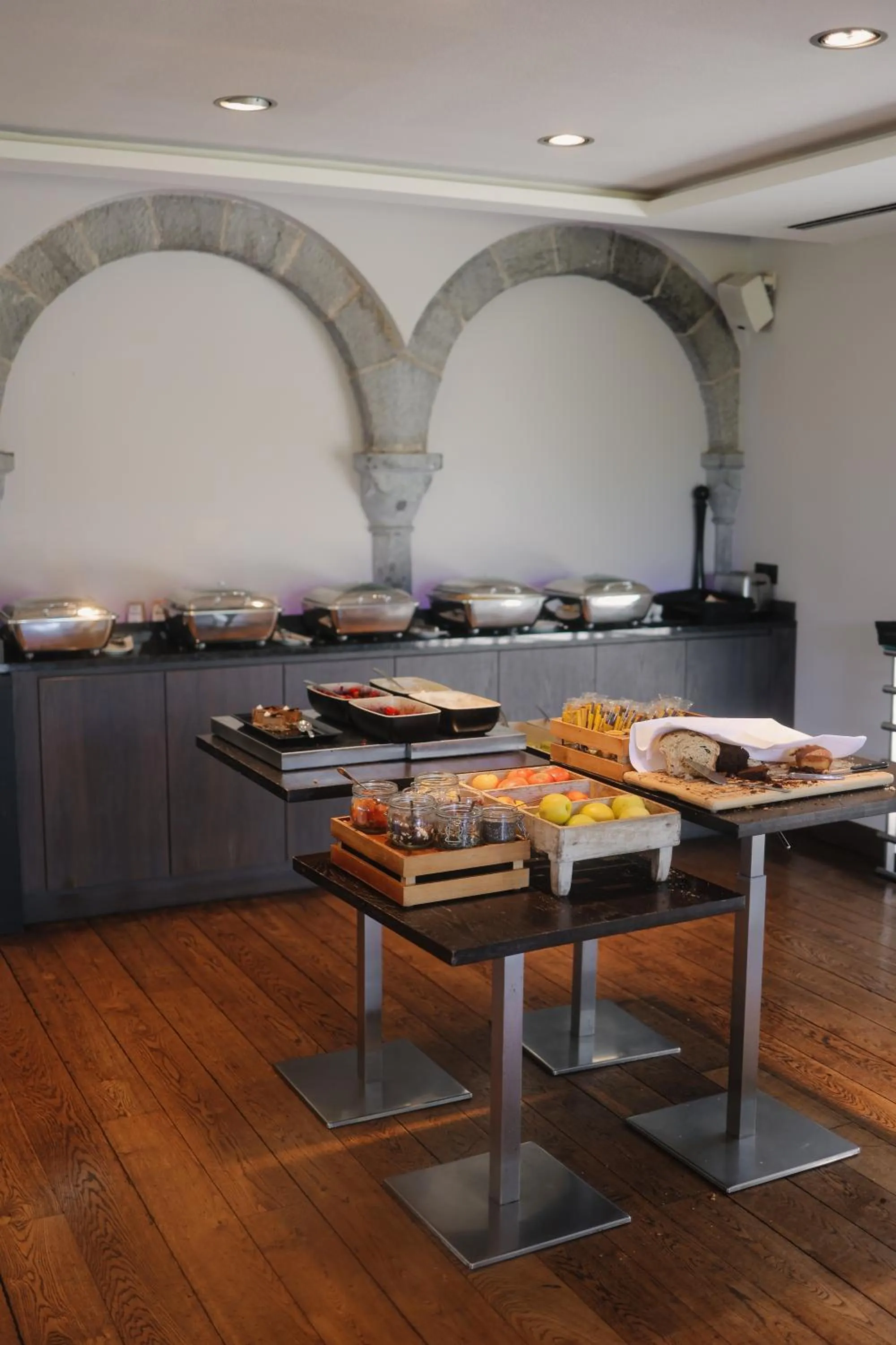 Breakfast in Martin's Château Du Lac