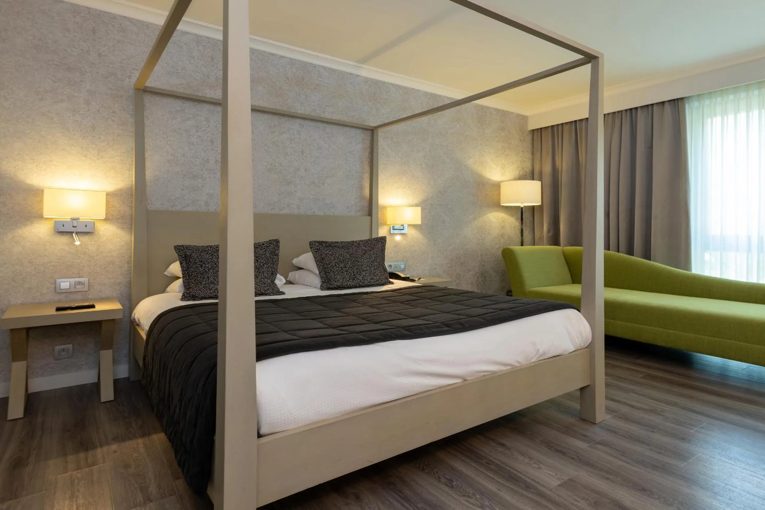 Bed in Martin's Château Du Lac