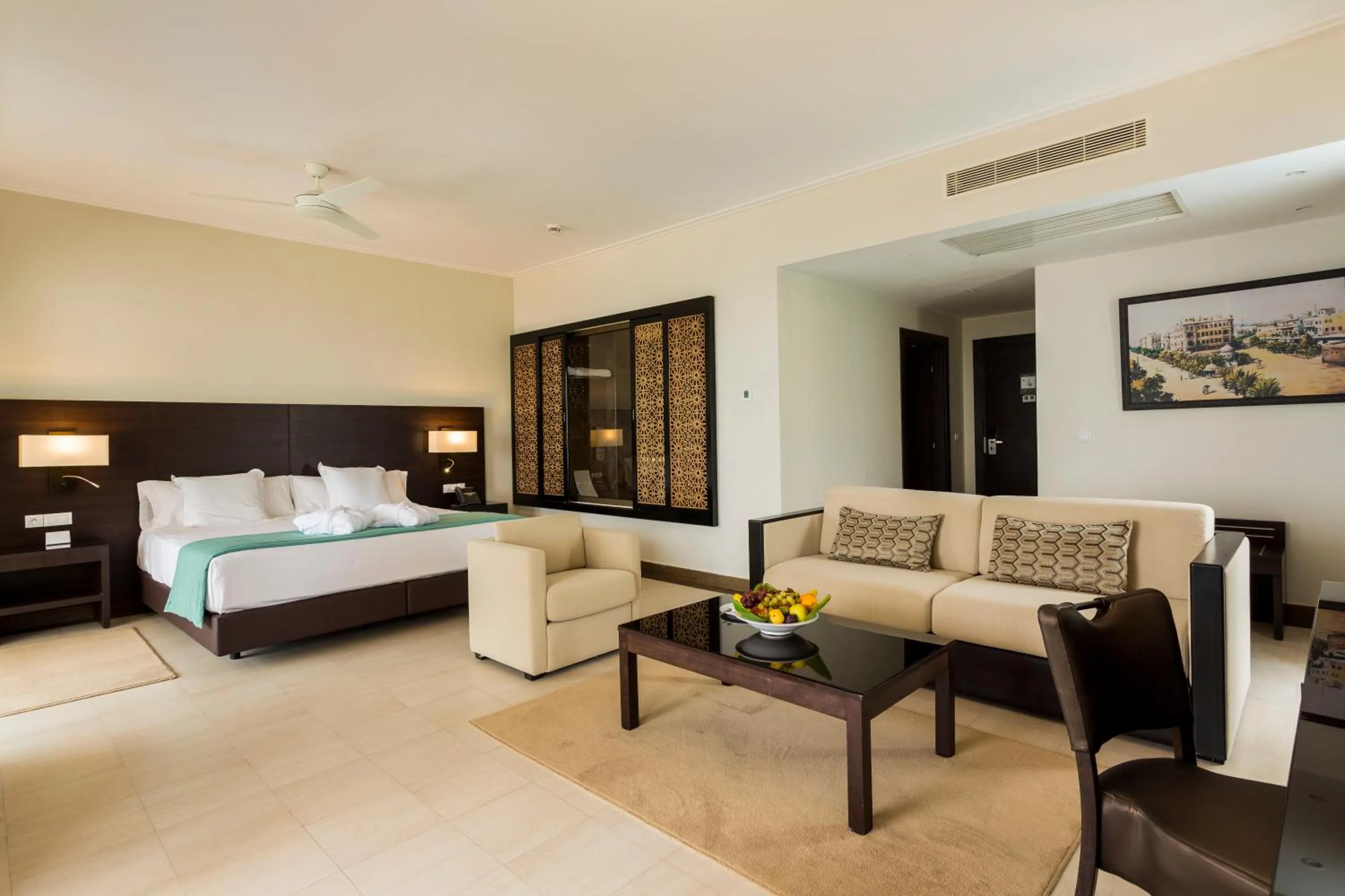 Photo of the whole room, Bed in Concorde Green Park Palace