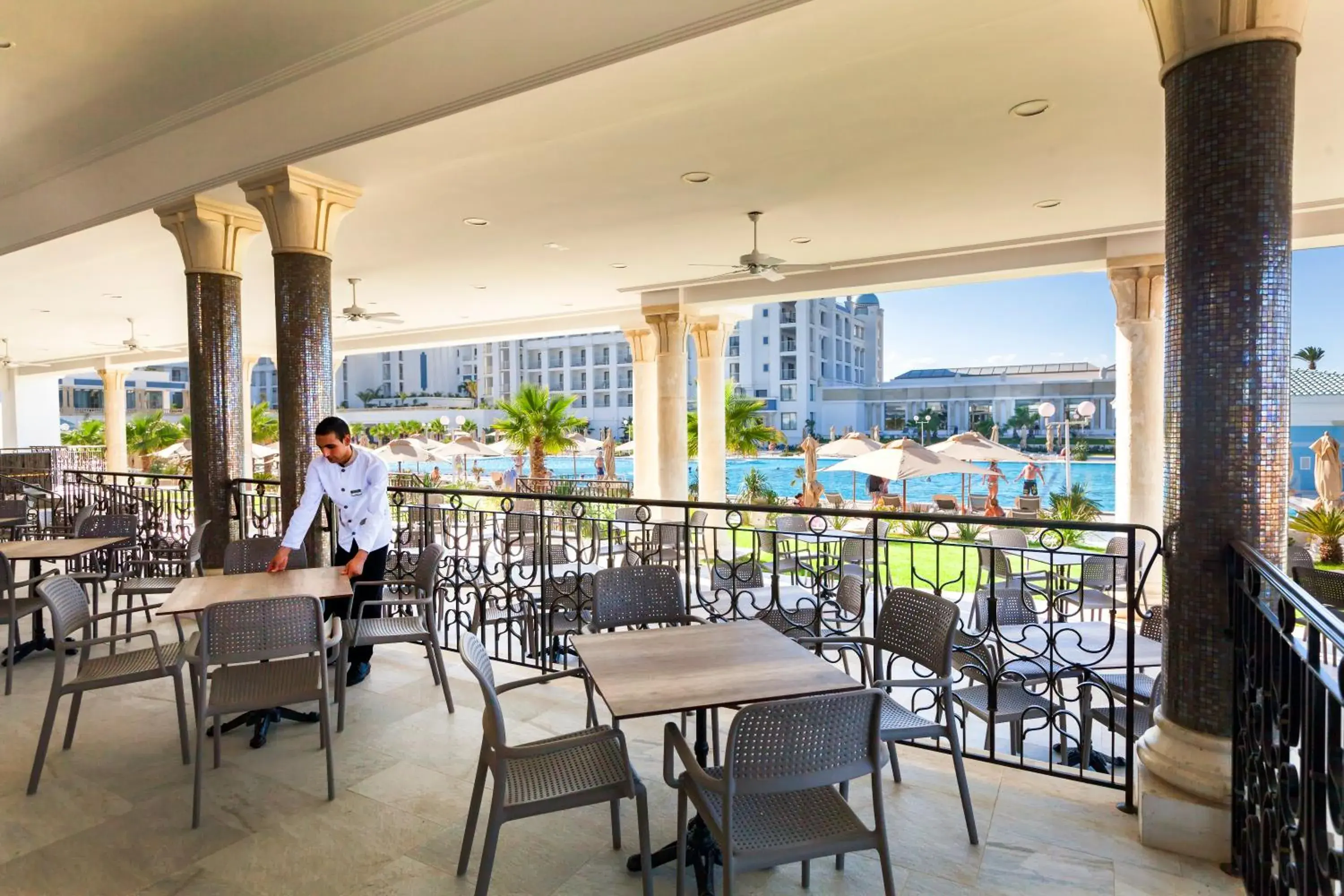 Restaurant/places to eat in Concorde Green Park Palace Restaurant/places to eat in Concorde Green Park Palace