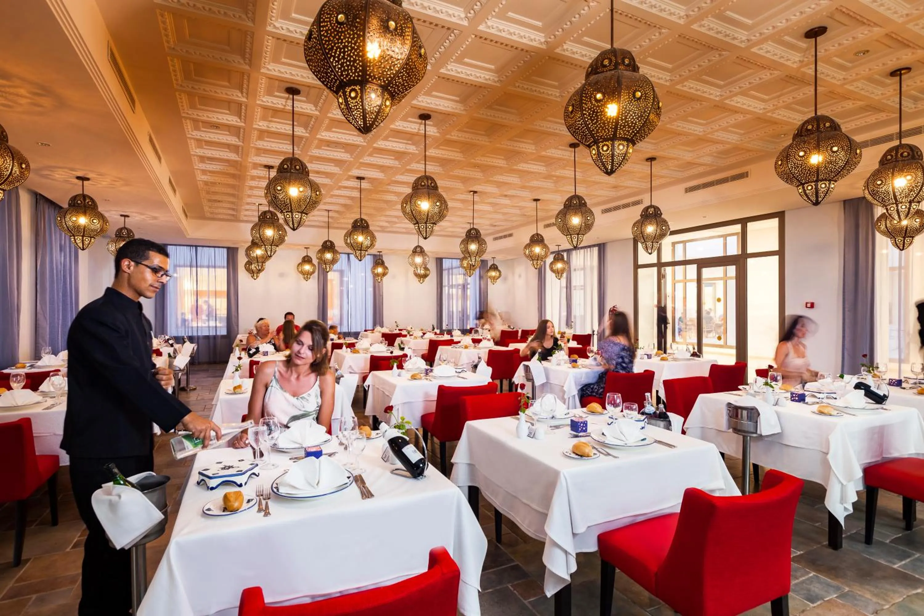 Restaurant/places to eat in Concorde Green Park Palace