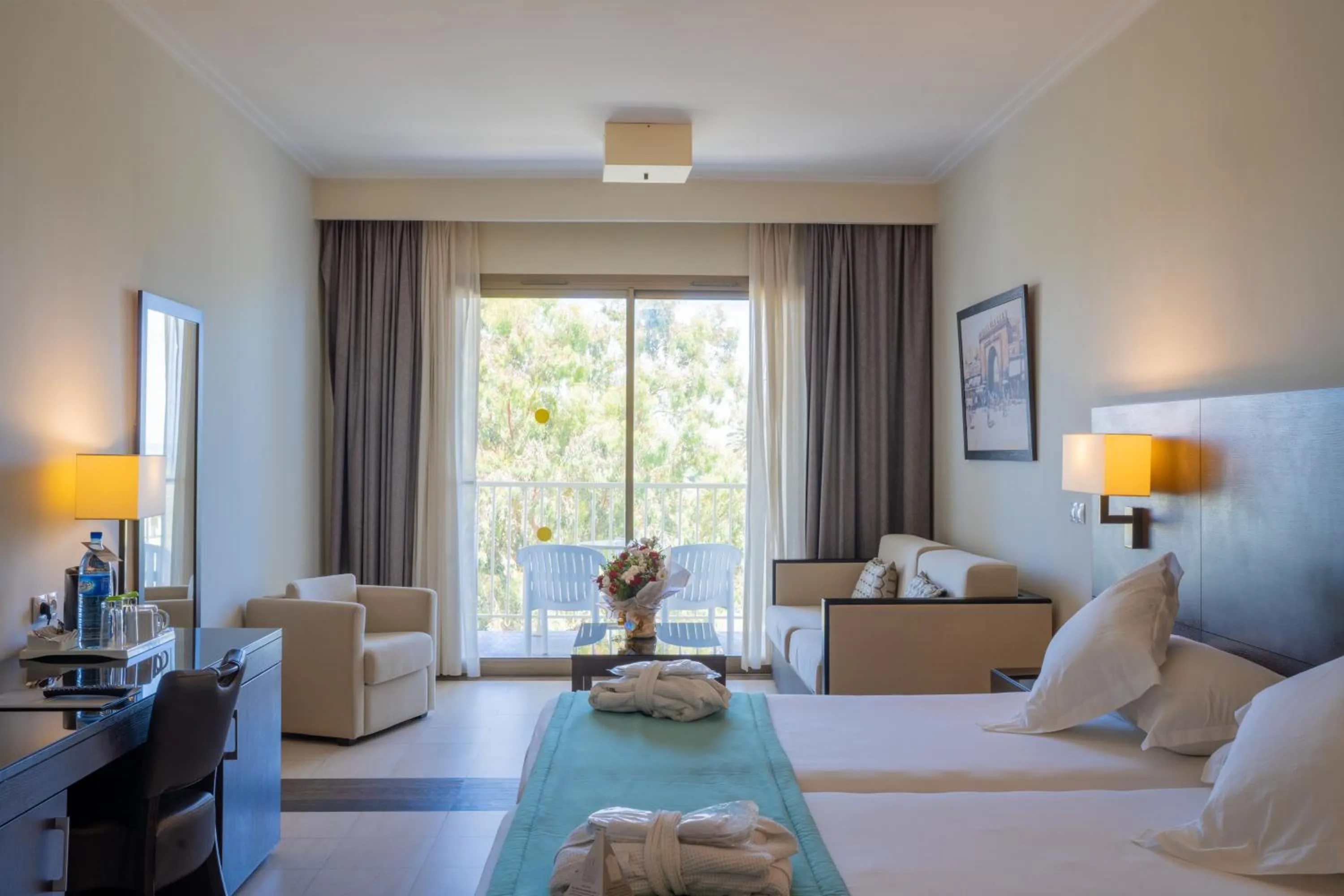 Bed in Concorde Green Park Palace