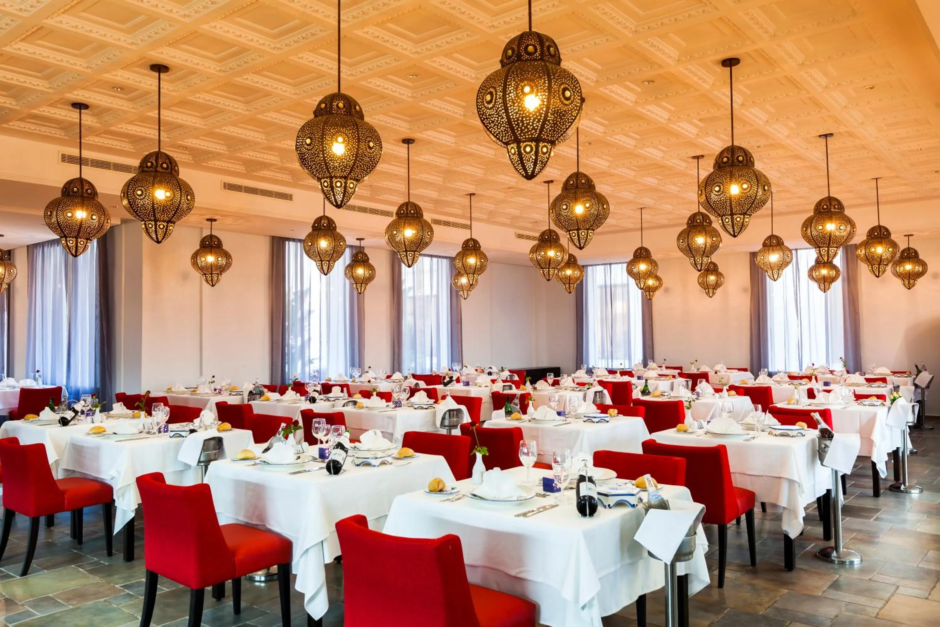 Restaurant/places to eat in Concorde Green Park Palace