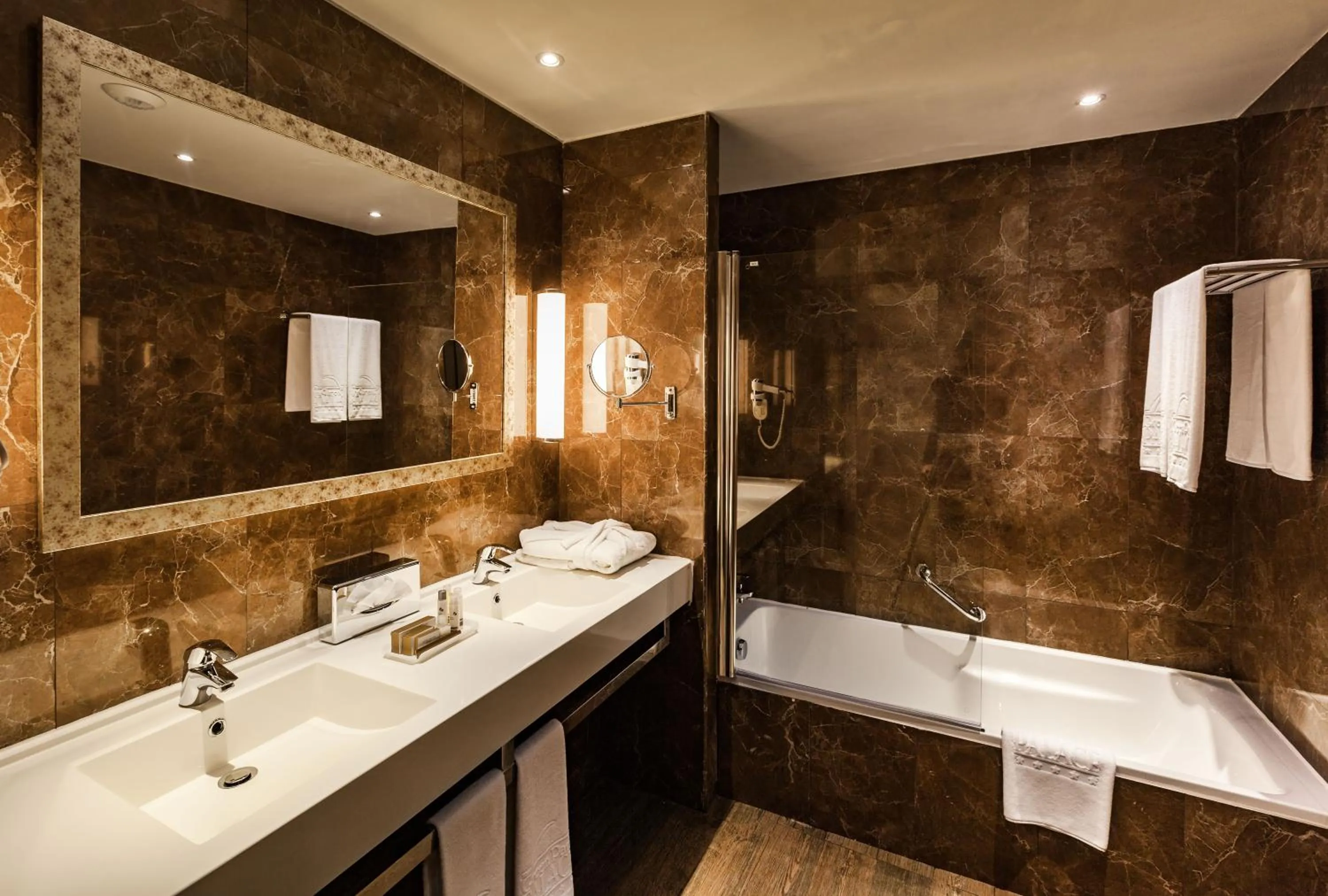 Bathroom in Concorde Green Park Palace